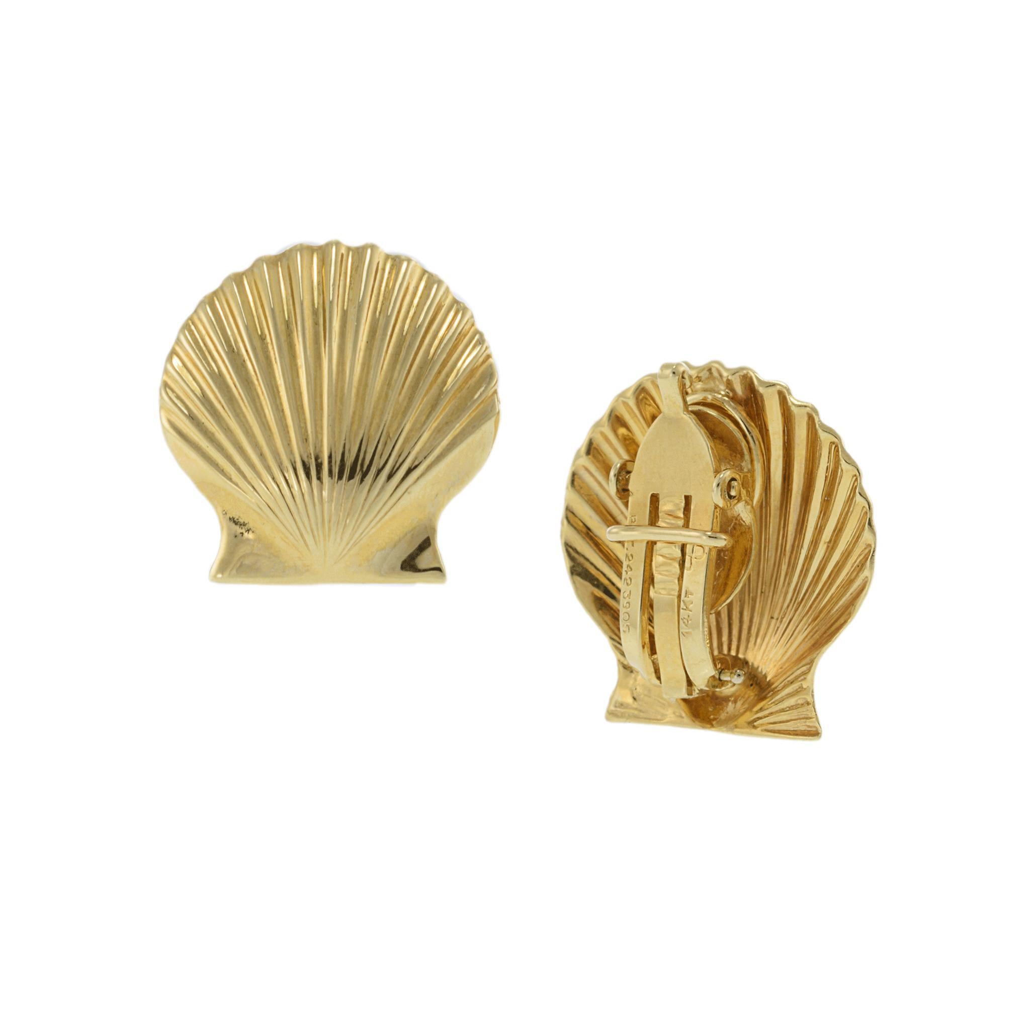 Vintage 1970s 14KT Yellow Gold Scallop Shell Earrings For Sale 2