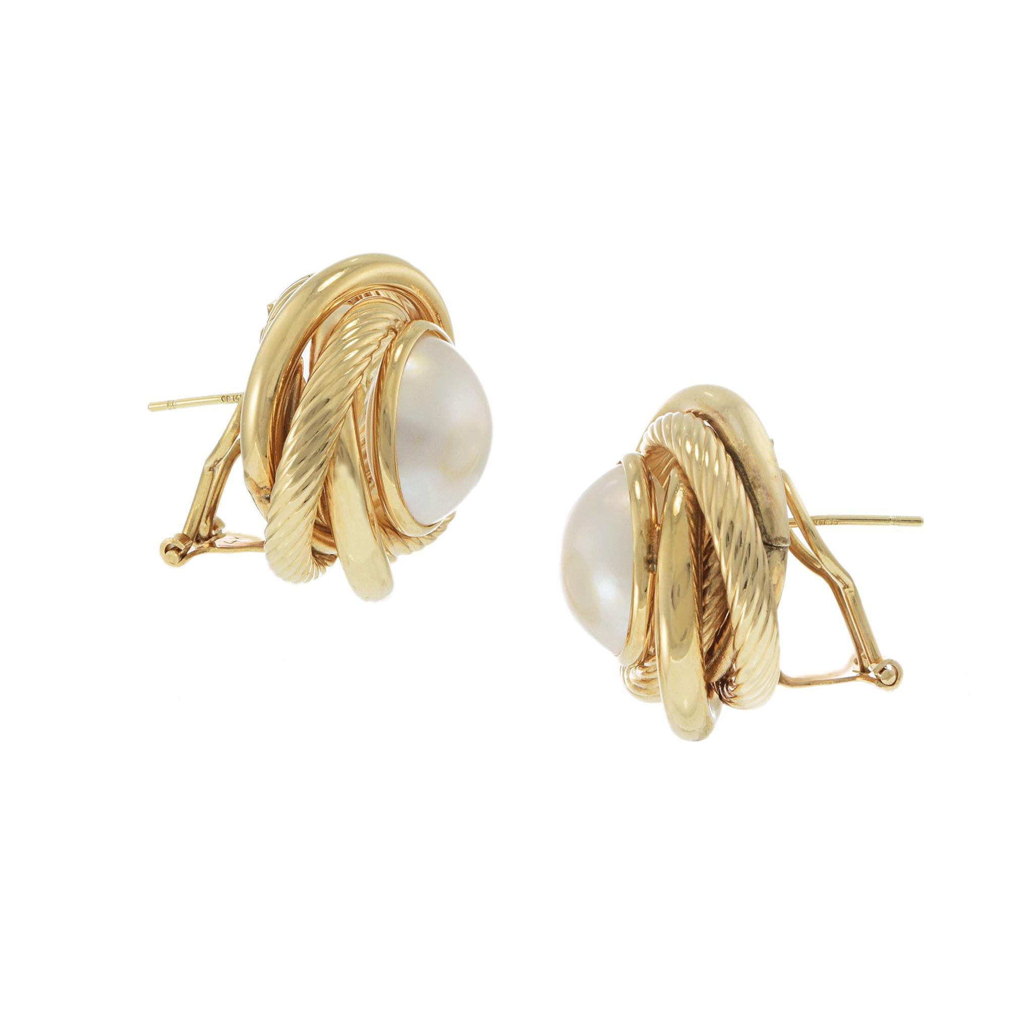 Round Cut Vintage 1970s 14KT Yellow Gold Swirl Earrings with 15mm Mobe Pearls For Sale
