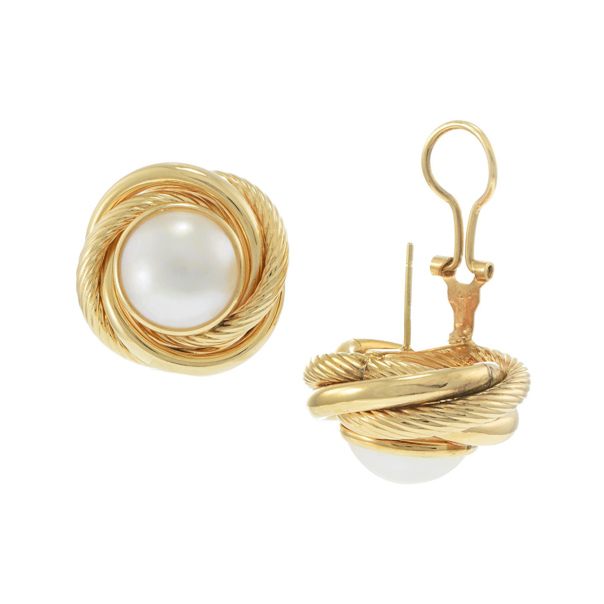 Vintage 1970s 14KT Yellow Gold Swirl Earrings with 15mm Mobe Pearls For Sale 1