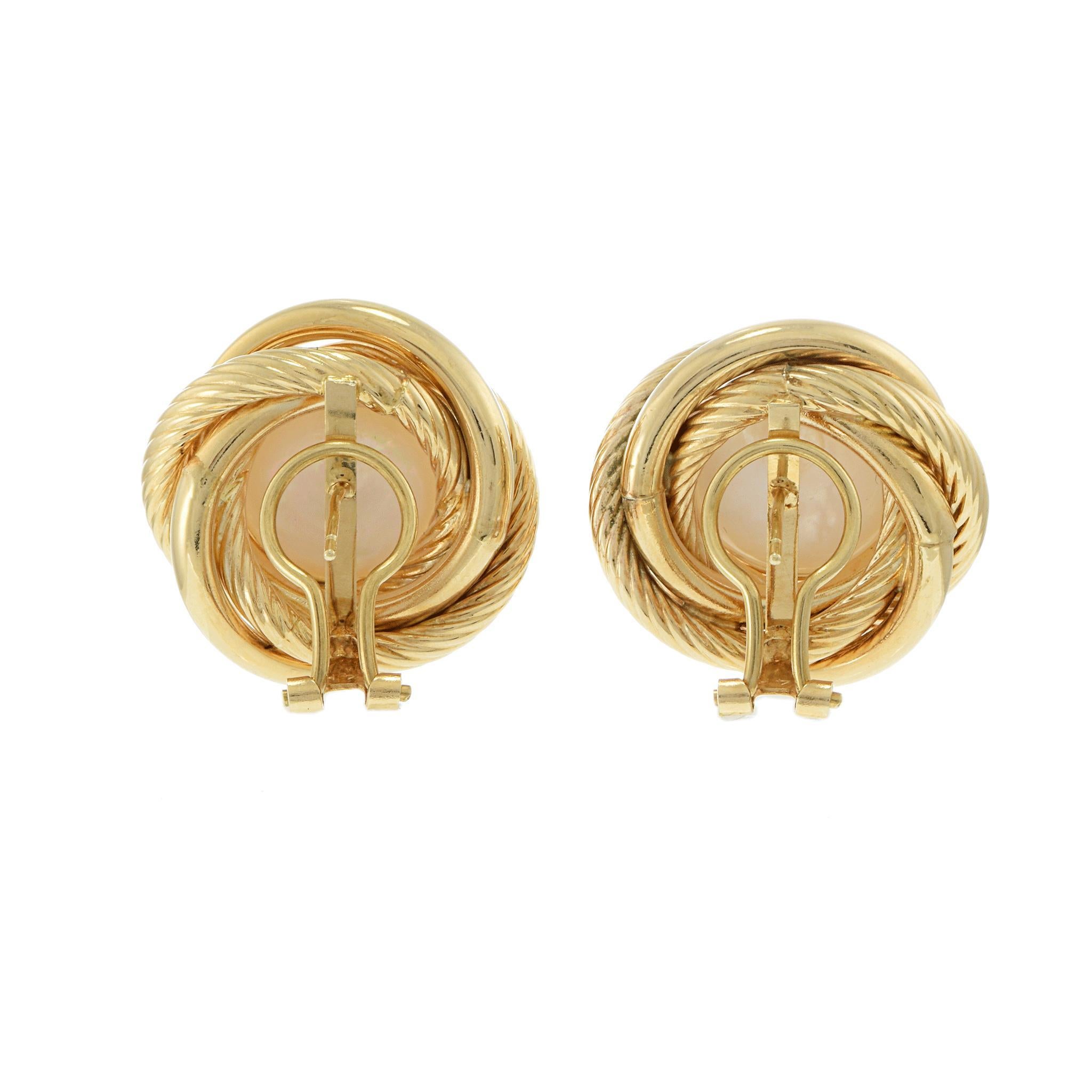 Vintage 1970s 14KT Yellow Gold Swirl Earrings with 15mm Mobe Pearls For Sale 2