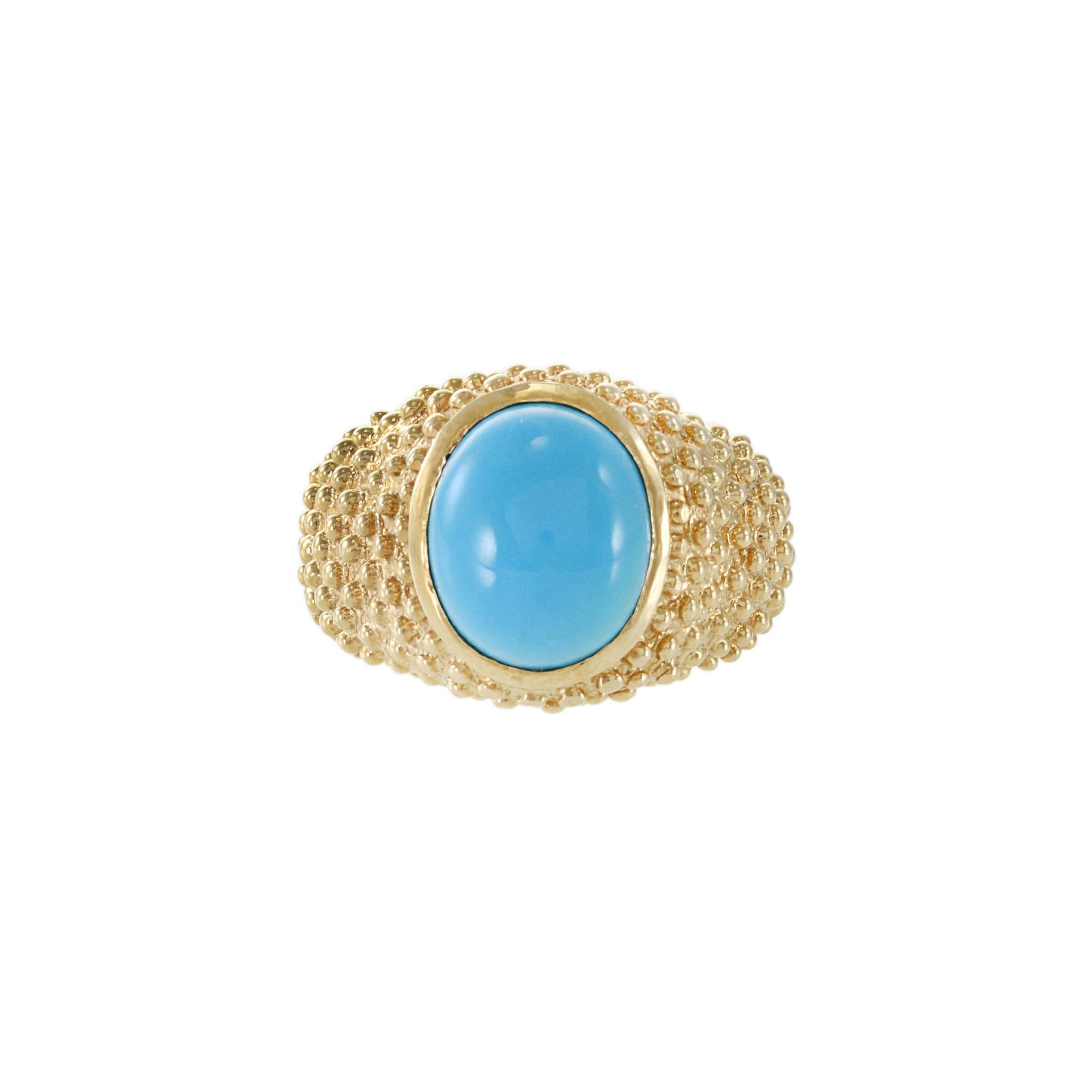 Dieser fachmännisch aus echtem 14-Karat-Gelbgold gefertigte Ring mit einem wunderschönen ovalen Türkis-Edelstein ist eine atemberaubende Ergänzung für jede Schmucksammlung. Mit seinem zeitlosen Design und den hochwertigen Materialien strahlt dieser