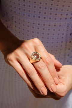 Vintage 1970s 18 Carat Yellow Gold Rub Over Setting Carnelian Men's Signet Ring