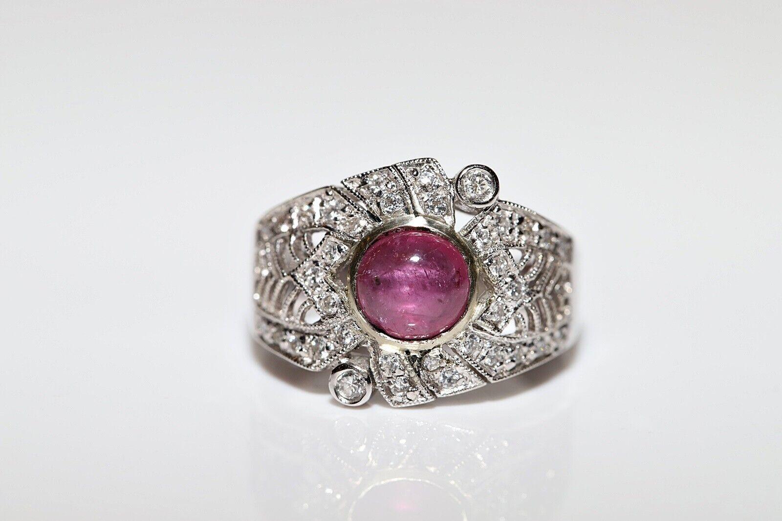 Dekorierter Vintage-Ring aus 18 Karat Gold mit natürlichem Diamant und Cabochon-Rubin, 1970er Jahre (Retro) im Angebot