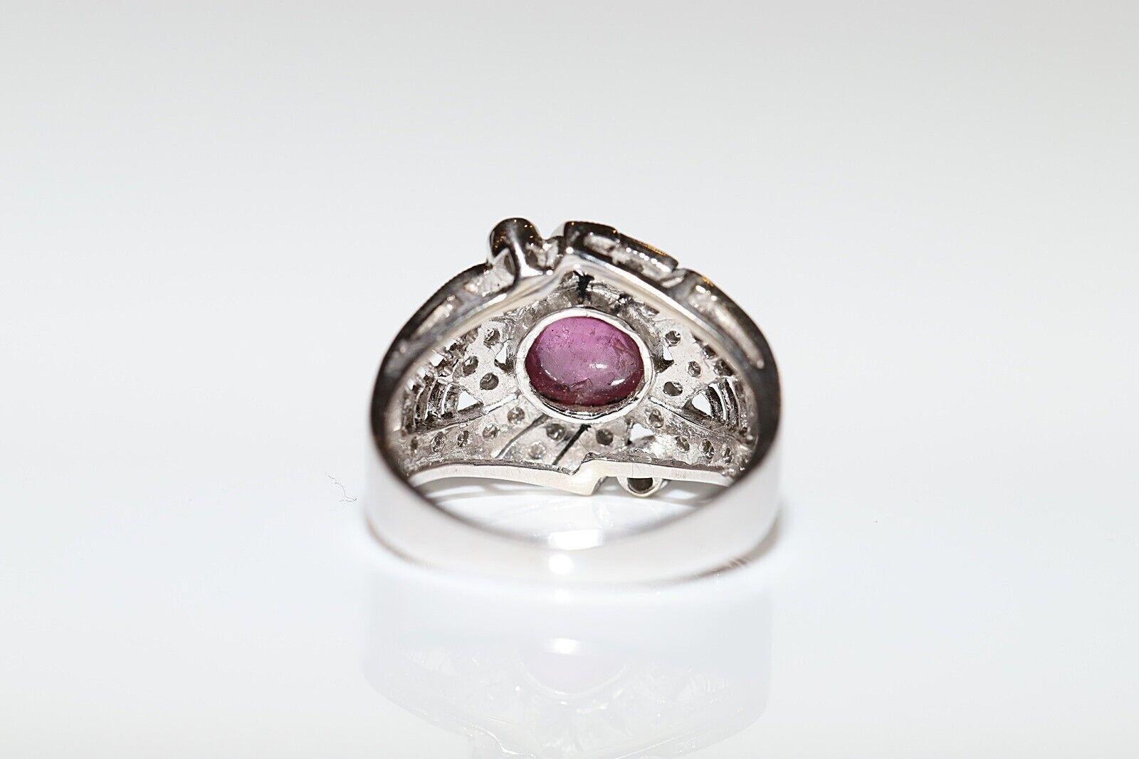 Dekorierter Vintage-Ring aus 18 Karat Gold mit natürlichem Diamant und Cabochon-Rubin, 1970er Jahre Damen im Angebot