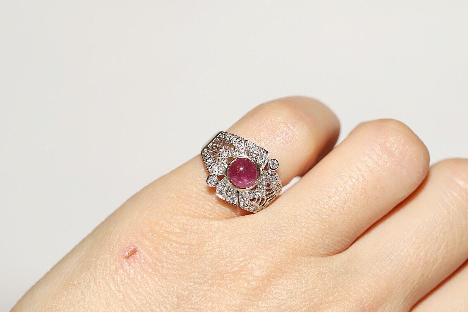 Vintage 1970s 18k Gold Natural Diamond And Cabochon Ruby Decorated Ring For Sale 3