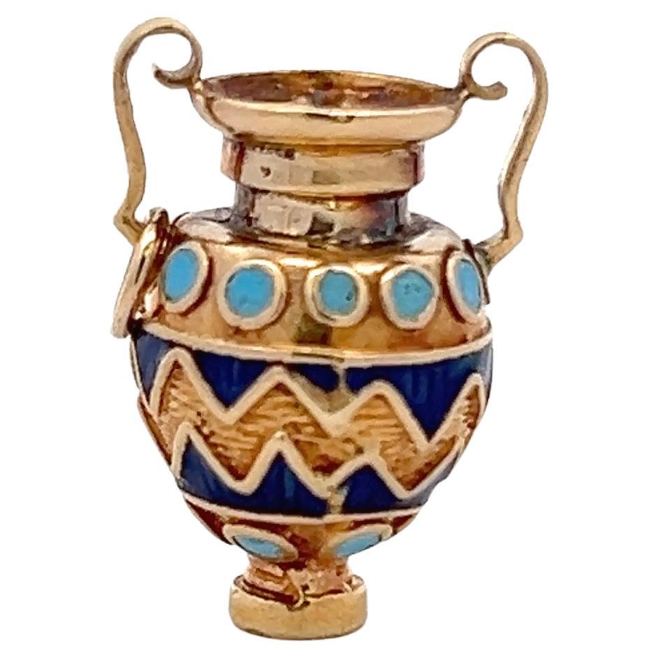 Ciondolo brocca d'acqua vintage anni '70 in oro giallo 18k e smalto blu in vendita