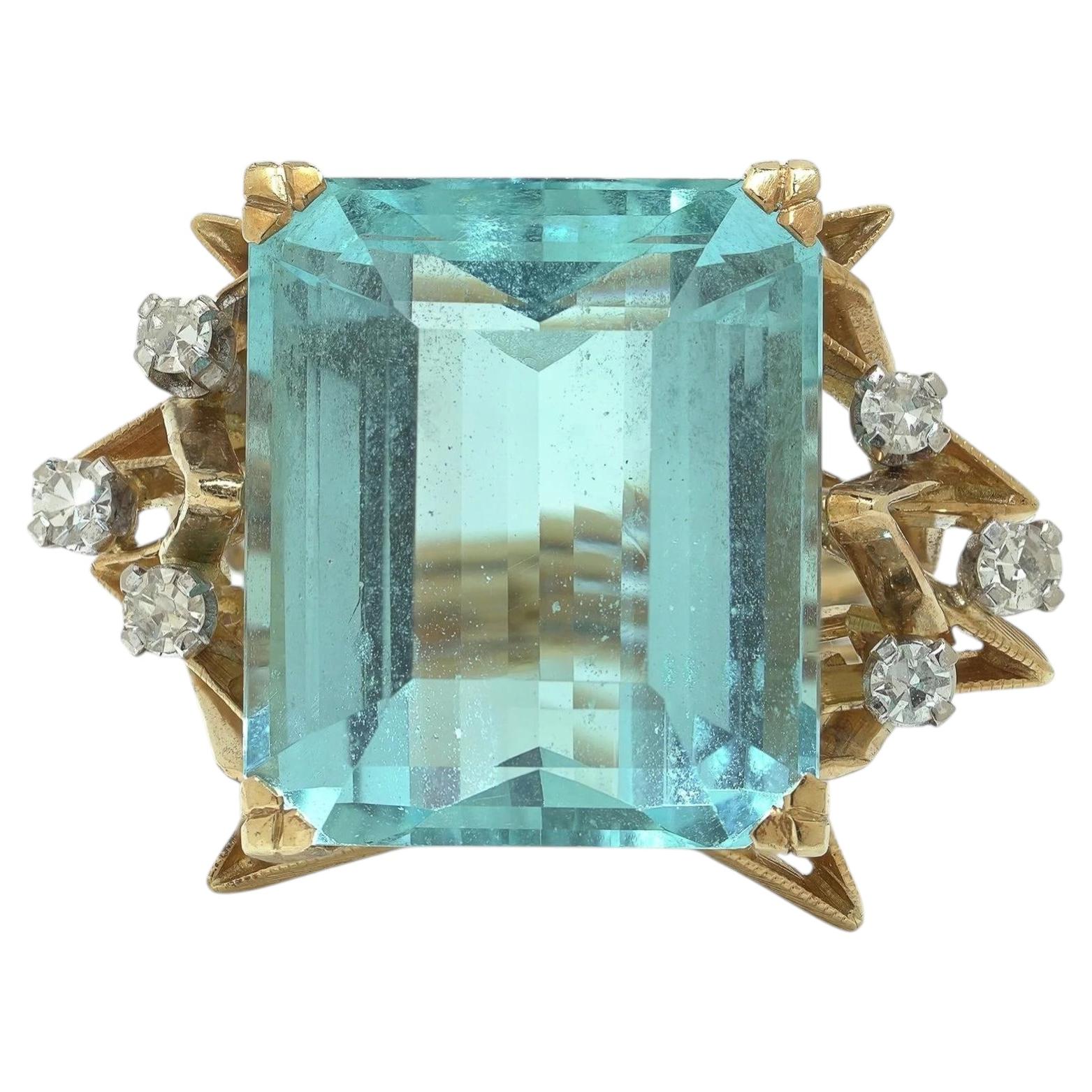 Vintage 1970s 18KT Gold Aquamarine and Diamond Ring