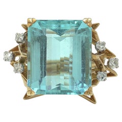 Vintage 1970s 18KT Gold Aquamarine and Diamond Ring