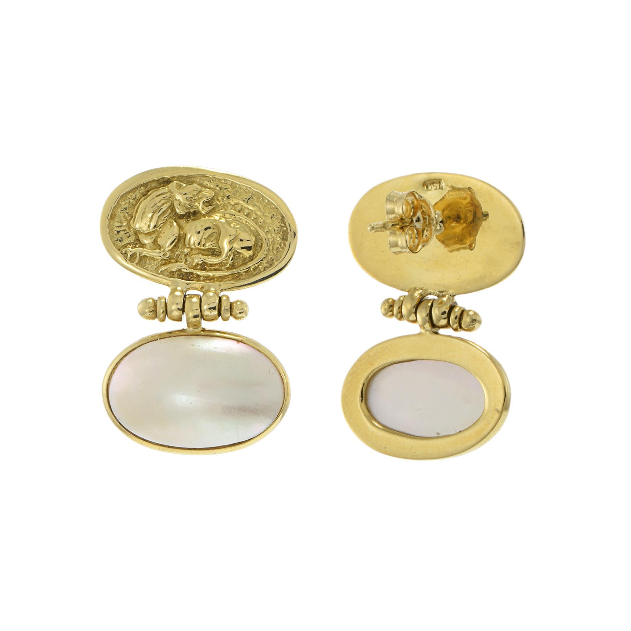 Pendientes vintage de perlas mobe de oro amarillo de 18 quilates de los años 70 con motivo de moneda de tigre en Bueno estado para la venta en New York, NY