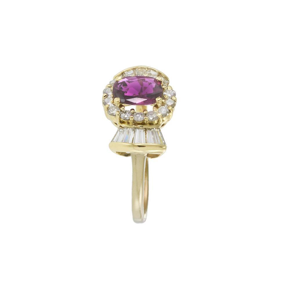 Vintage 1970 Bague nœud papillon en or jaune 18KT avec rubis et diamants Bon état - En vente à New York, NY