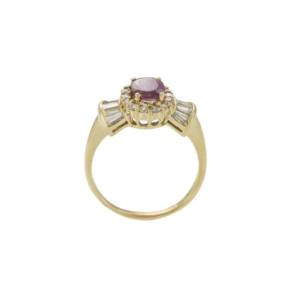 Vintage 1970 Bague nœud papillon en or jaune 18KT avec rubis et diamants Pour femmes en vente