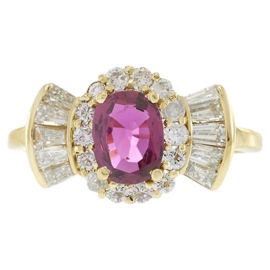 Vintage 1970 Bague nœud papillon en or jaune 18KT avec rubis et diamants en vente