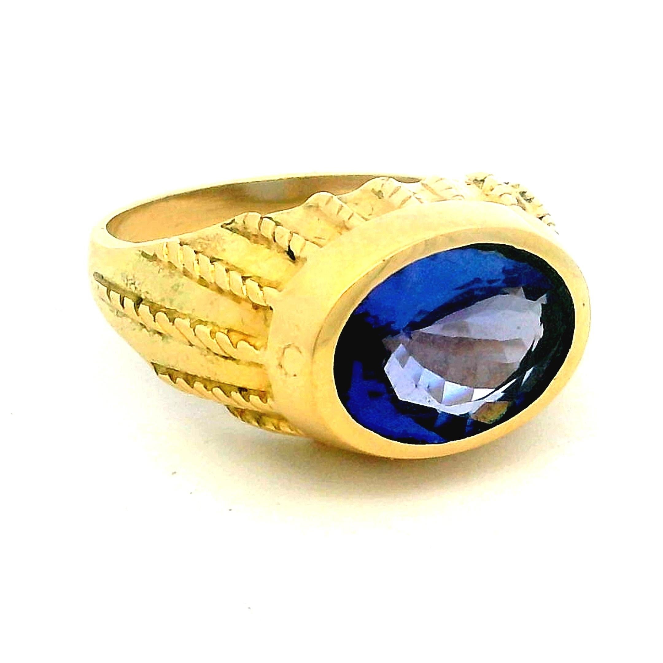 Anello vintage degli anni '70-'80 in oro giallo 18 carati con tanzanite da 4 carati in vendita 4