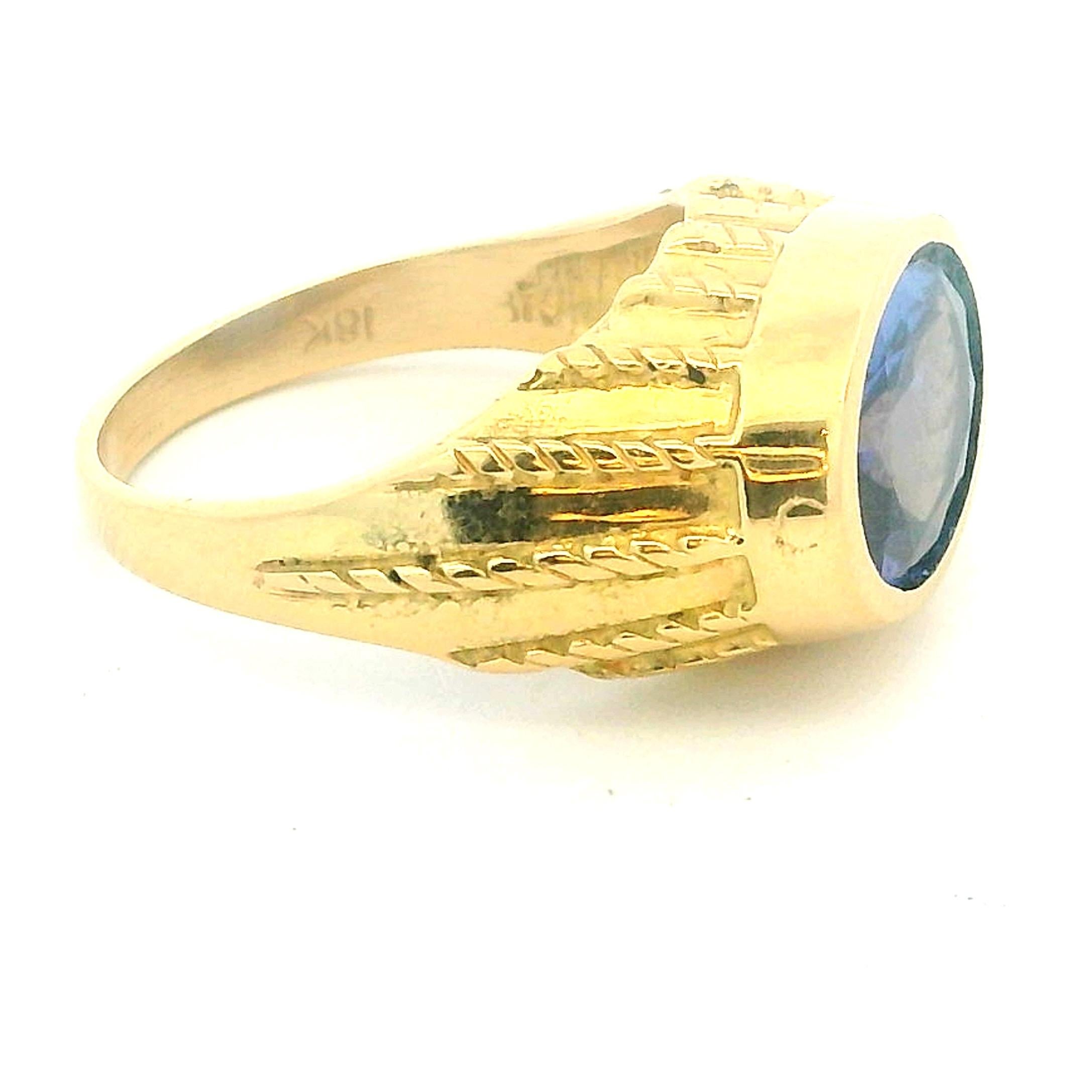 Modernista Anello vintage degli anni '70-'80 in oro giallo 18 carati con tanzanite da 4 carati in vendita