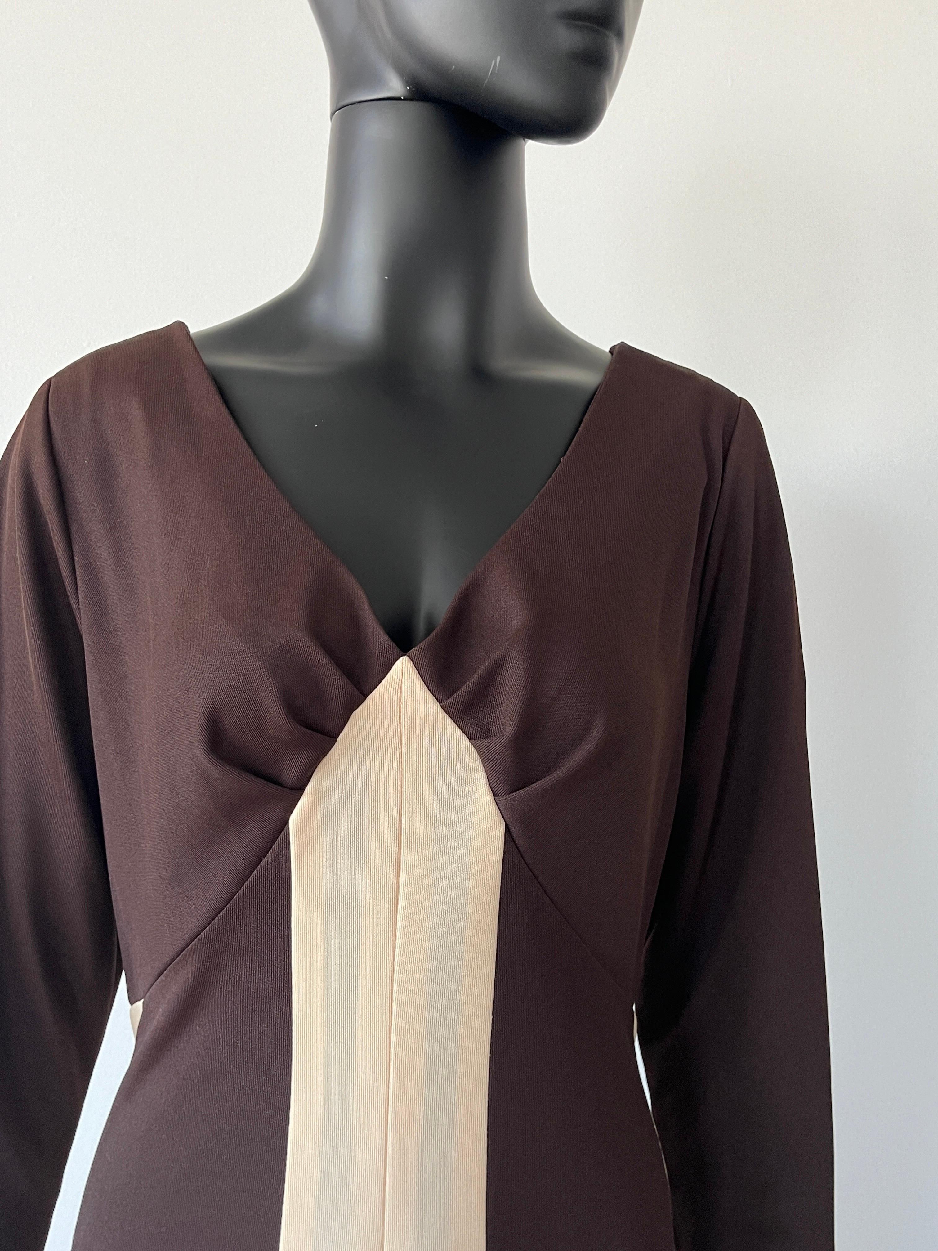 VINTAGE CHOCOLATE AMD VANILLA CREAM MAXI DRESS  EARLY 1970’s. 

 FEATURES FLATTERING CREAM AND CHOCOLATE PANELS, V NECKLINE WITH GATHERED BUST. 

 MEDIUM TO LARGE. 

A BEAUTIFUL AND UNIQUE ITEM!