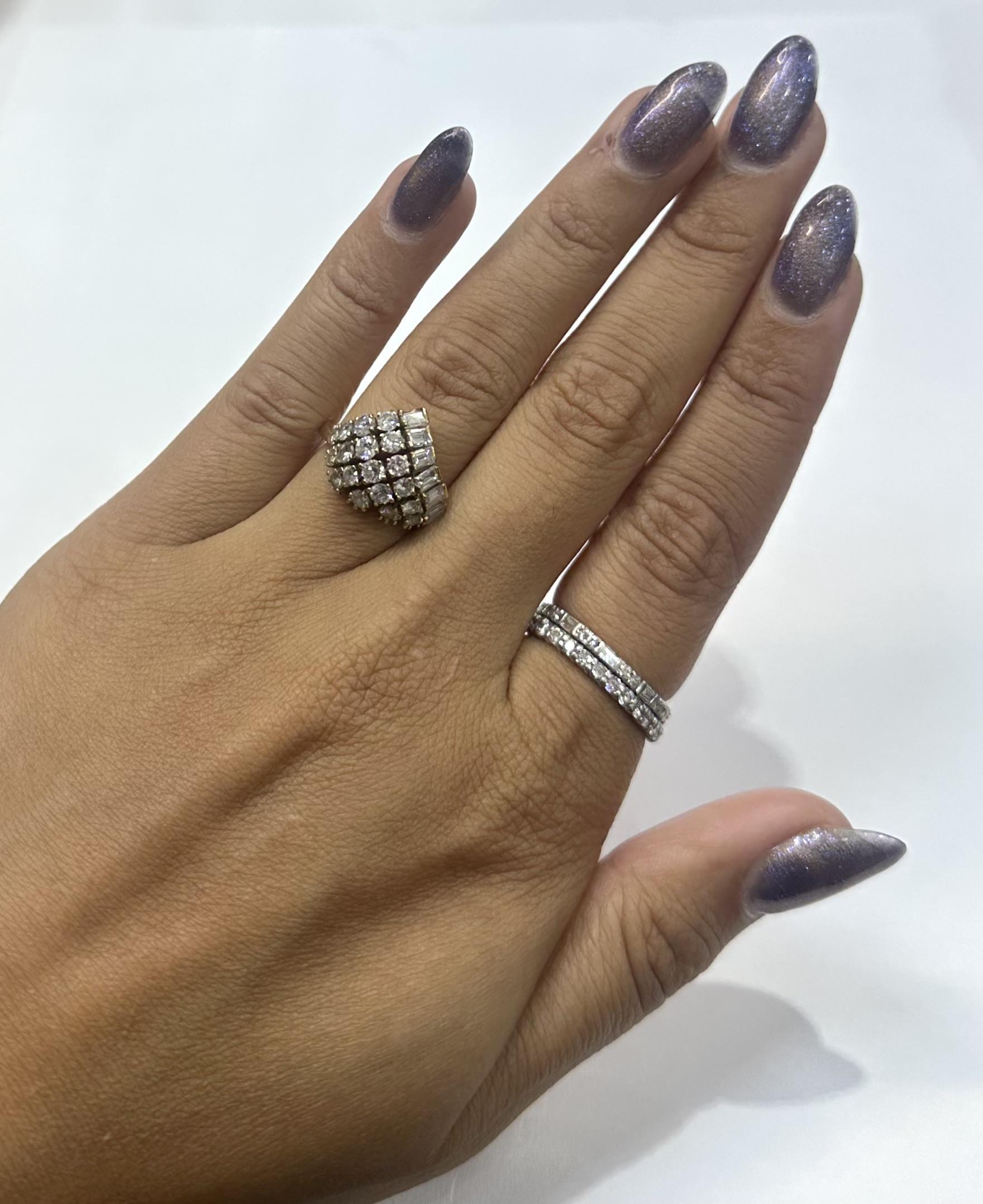 Anello vintage anni '70 con diamanti taglio baguette e tondo da 2,10 carati in vendita 1