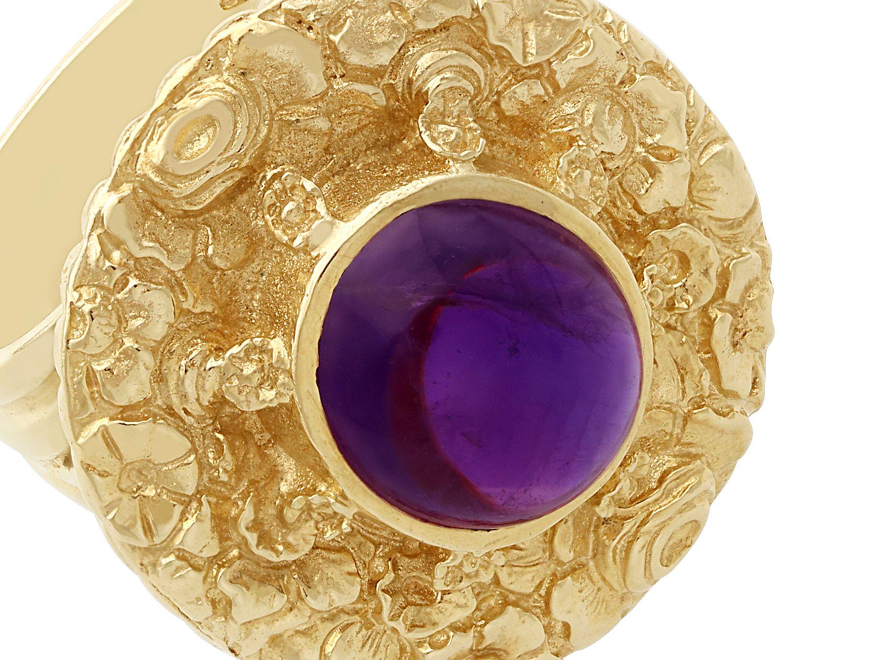 Retro Vintage 1970s 3.77 Carat Amethyst and Yellow Gold Cocktail Ring For Sale