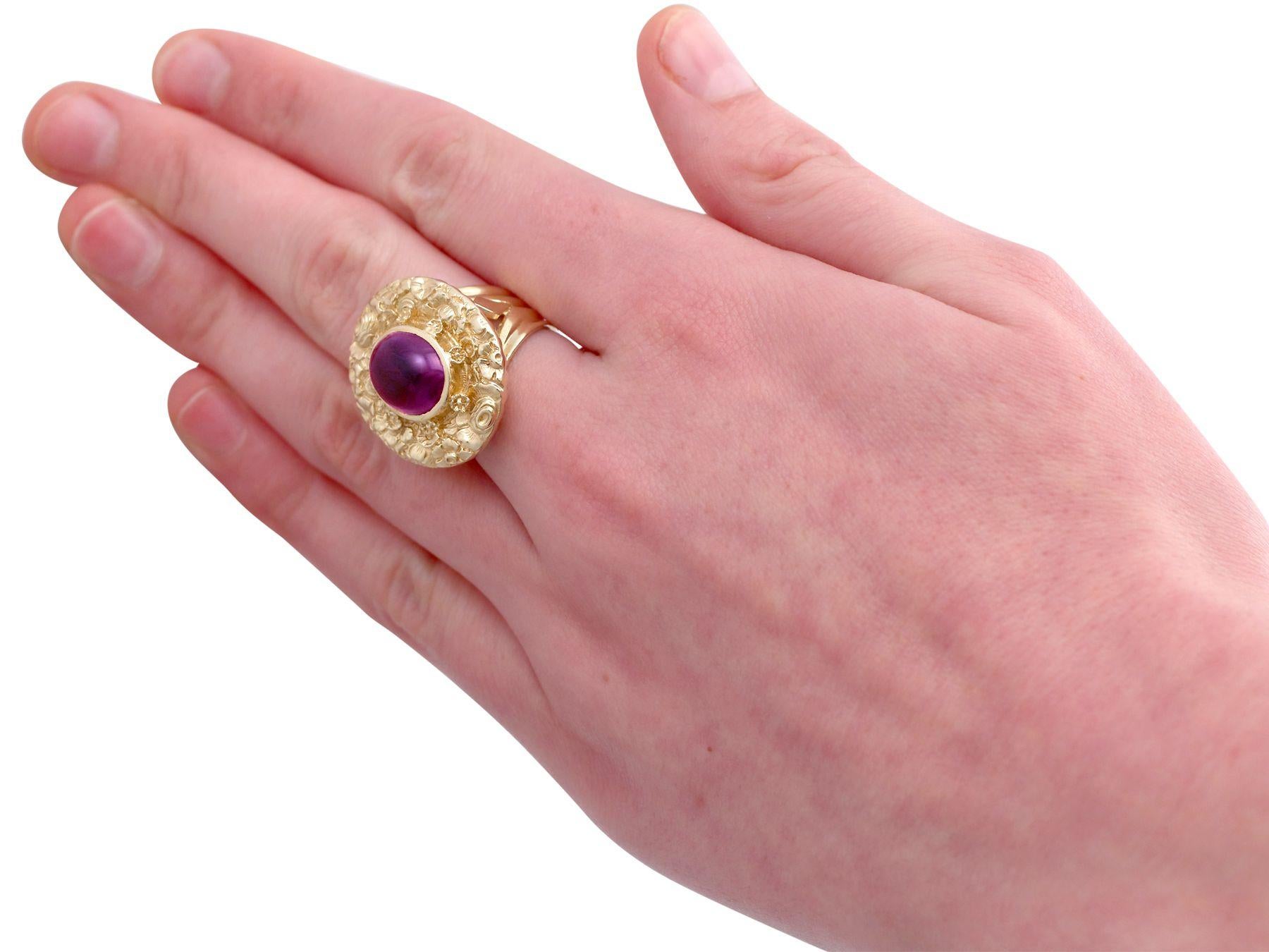 Women's or Men's Vintage 1970s 3.77 Carat Amethyst and Yellow Gold Cocktail Ring For Sale