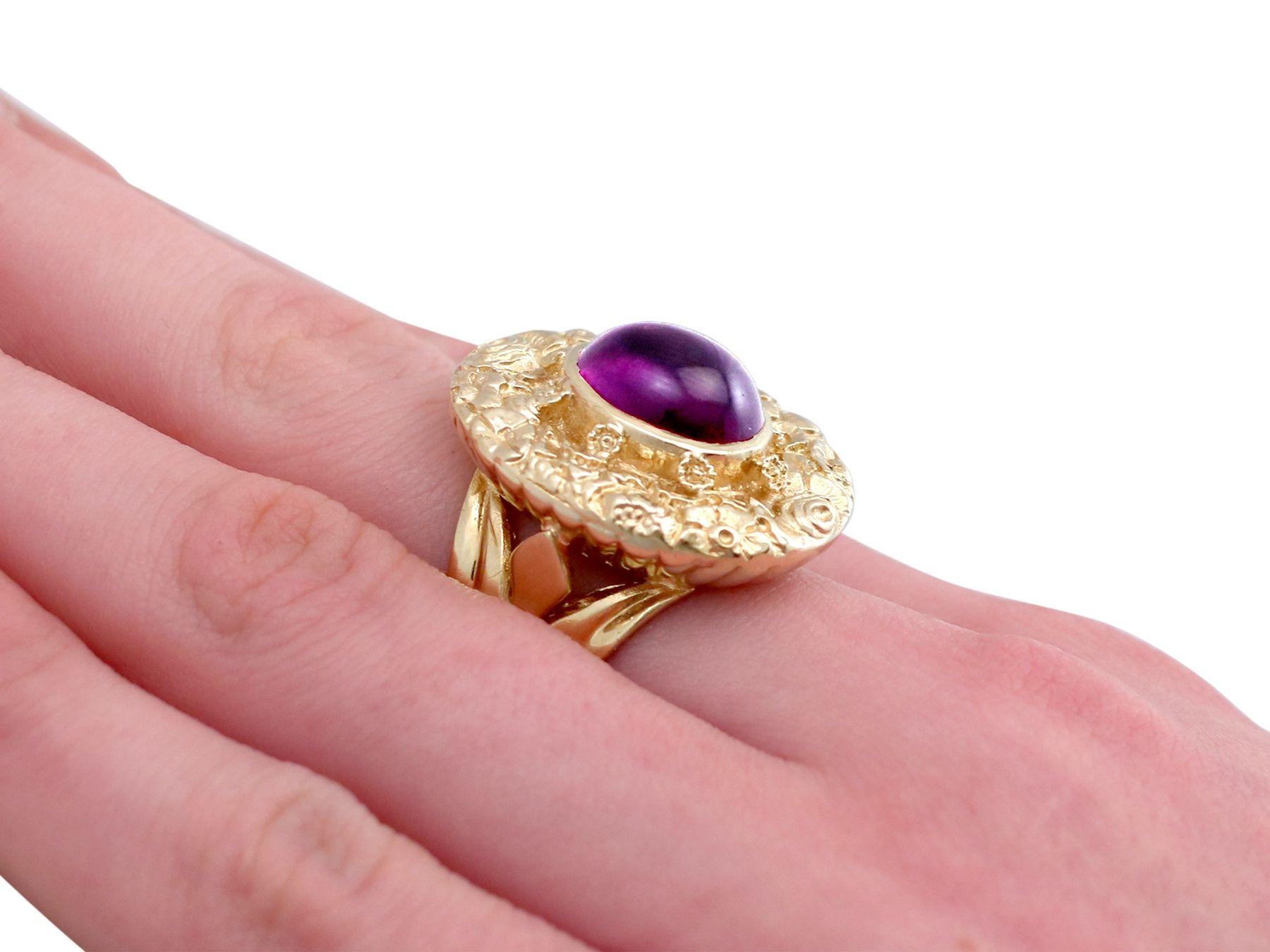 Vintage 1970s 3.77 Carat Amethyst and Yellow Gold Cocktail Ring For Sale 1