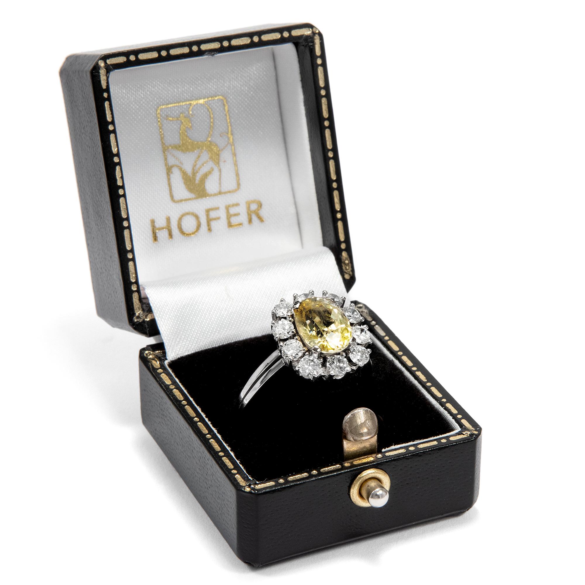 Women's or Men's Vintage 1970s 3.8 Carat No Heat Fancy Yellow Sapphire Diamond Entourage Ring For Sale