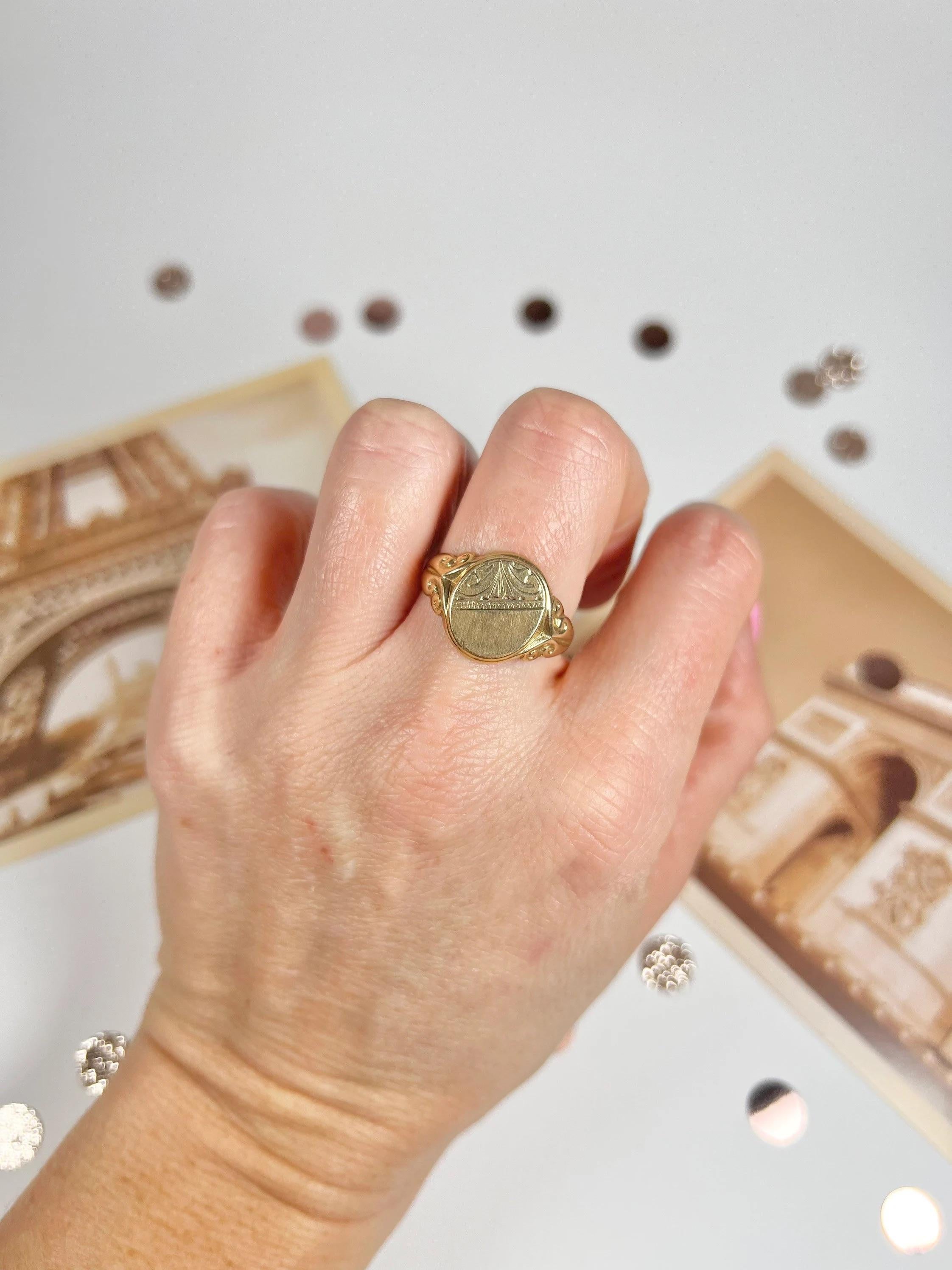 Vintage 1970's 9ct Gold Oval Signet Ring 4