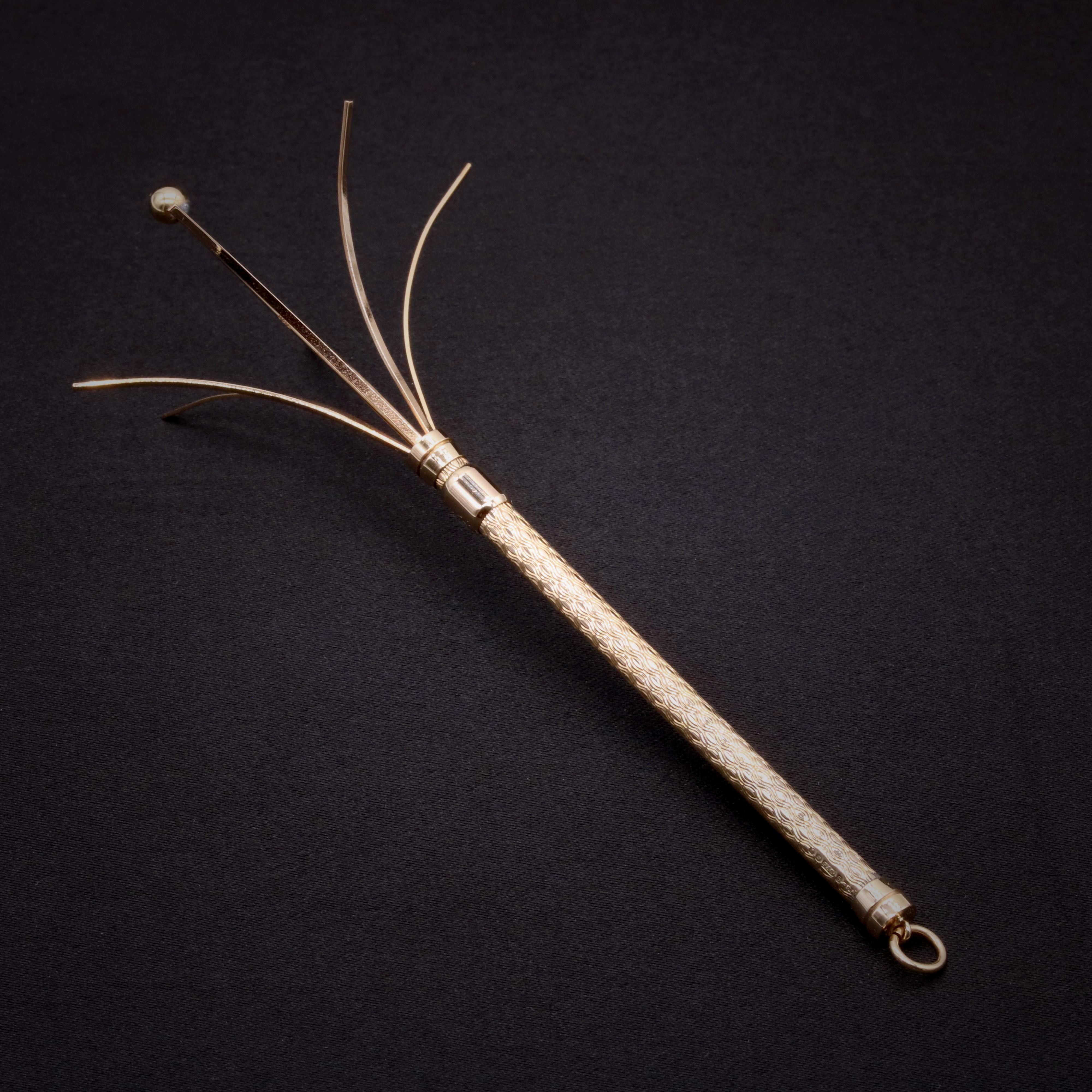 A vintage yellow gold swizzle stick, in 9 karat yellow gold.

The retractable swizzle stick is a fun, novel, and practical item. Used to stir one’s drink, or to rid one’s champagne of bubbles, the retractable swizzle stick could be easily stored in