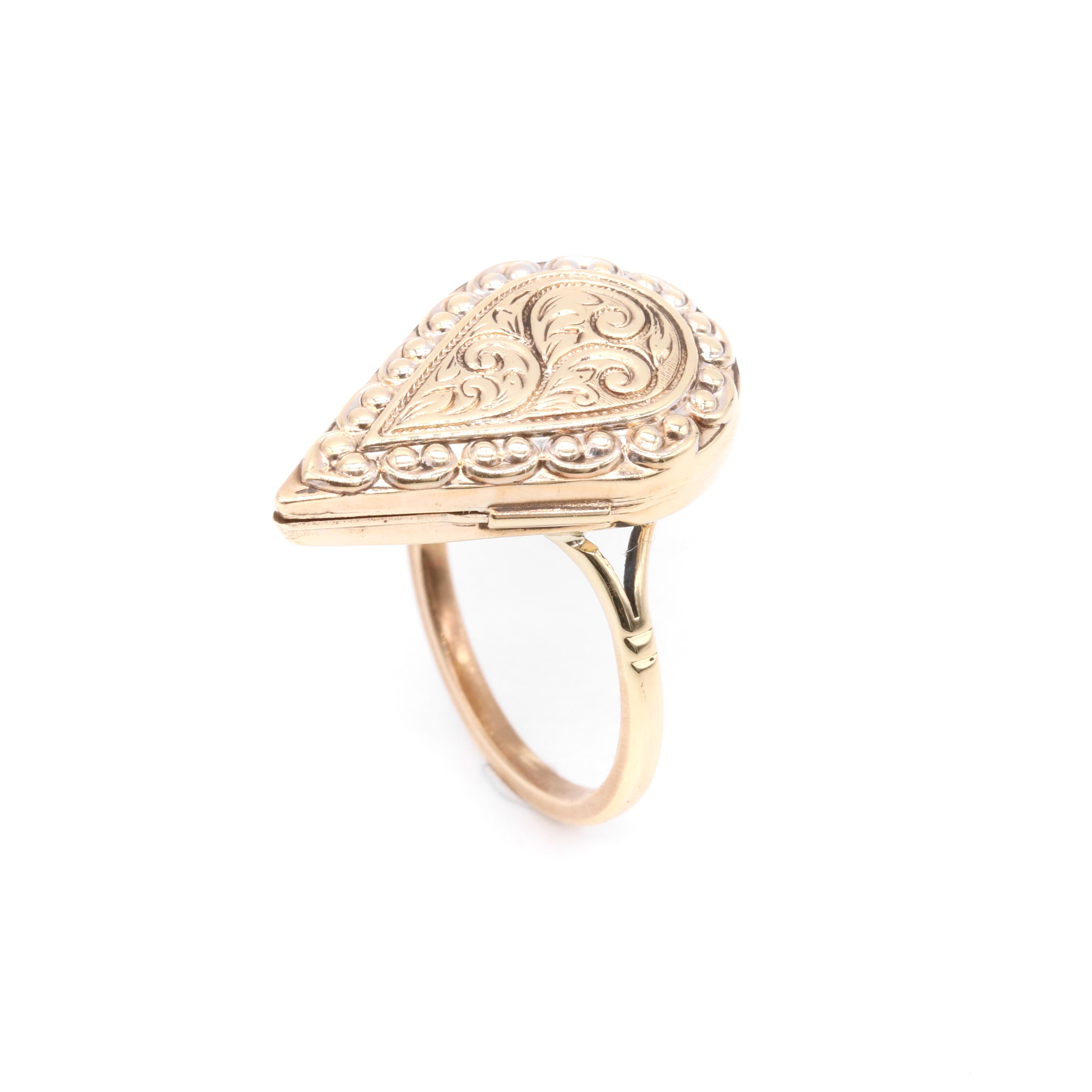 Vintage 1970s 9K Yellow Gold Teardrop Shaped Engraved Locket Ring For Sale 6