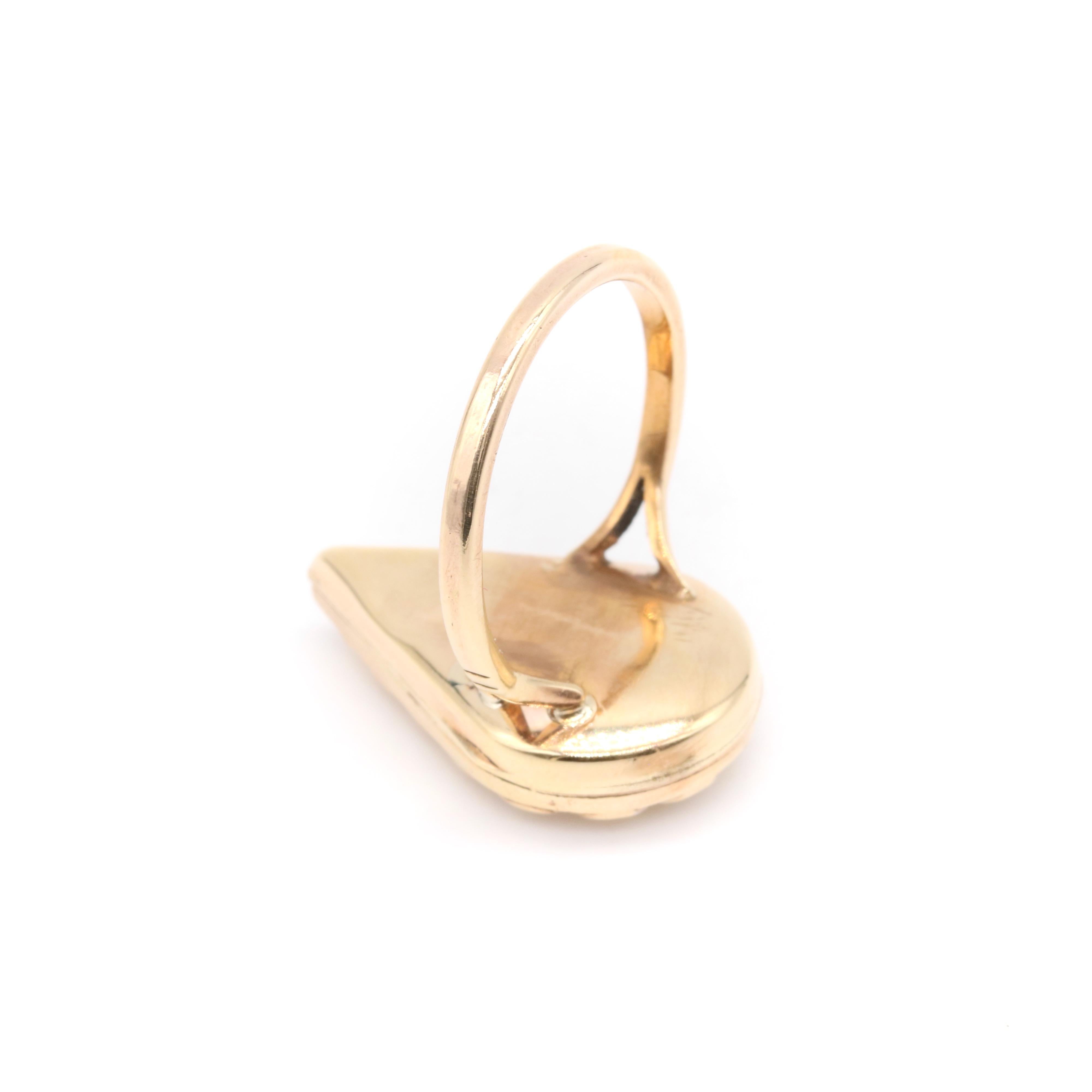Vintage 1970s 9K Yellow Gold Teardrop Shaped Engraved Locket Ring For Sale 7