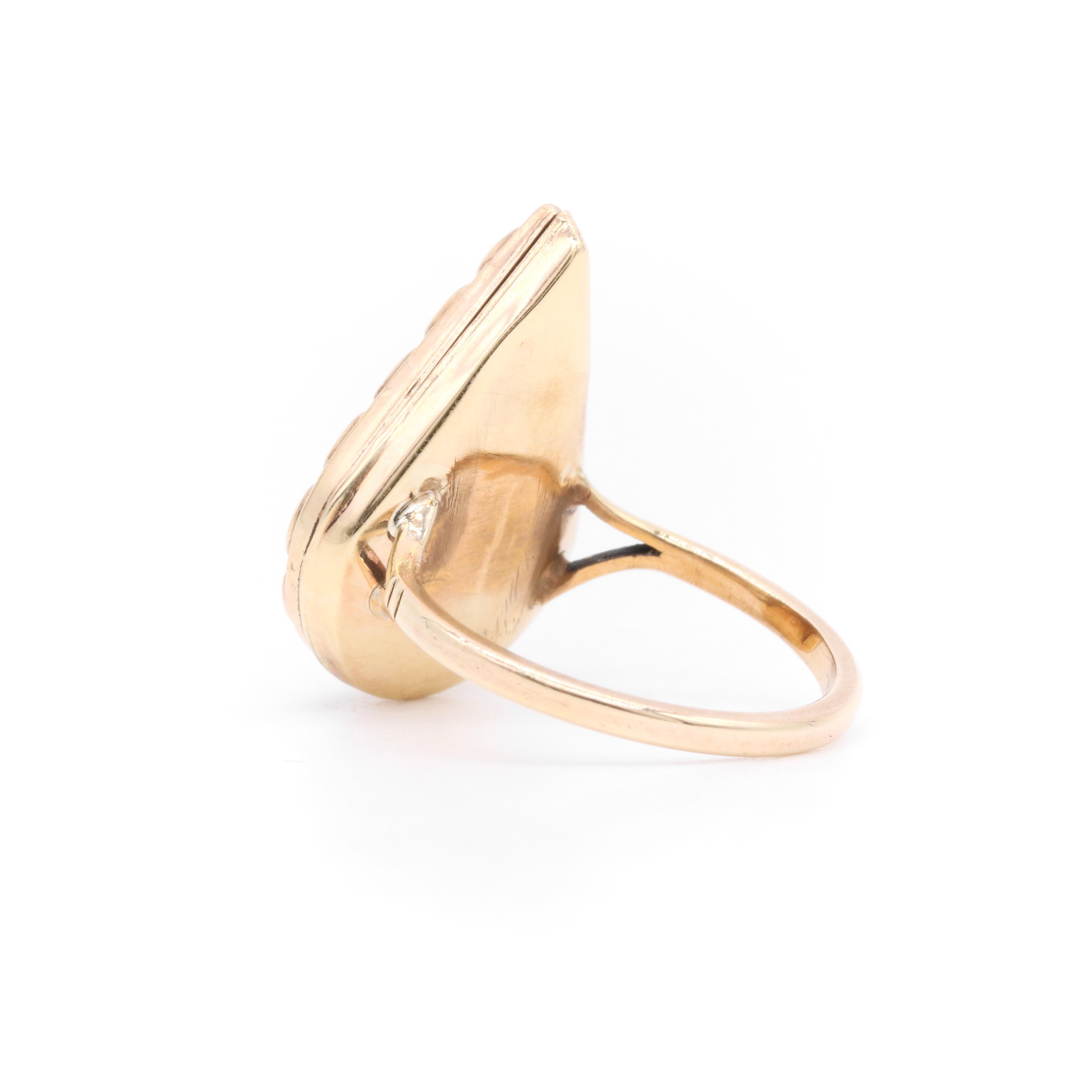 Vintage 1970s 9K Yellow Gold Teardrop Shaped Engraved Locket Ring For Sale 4