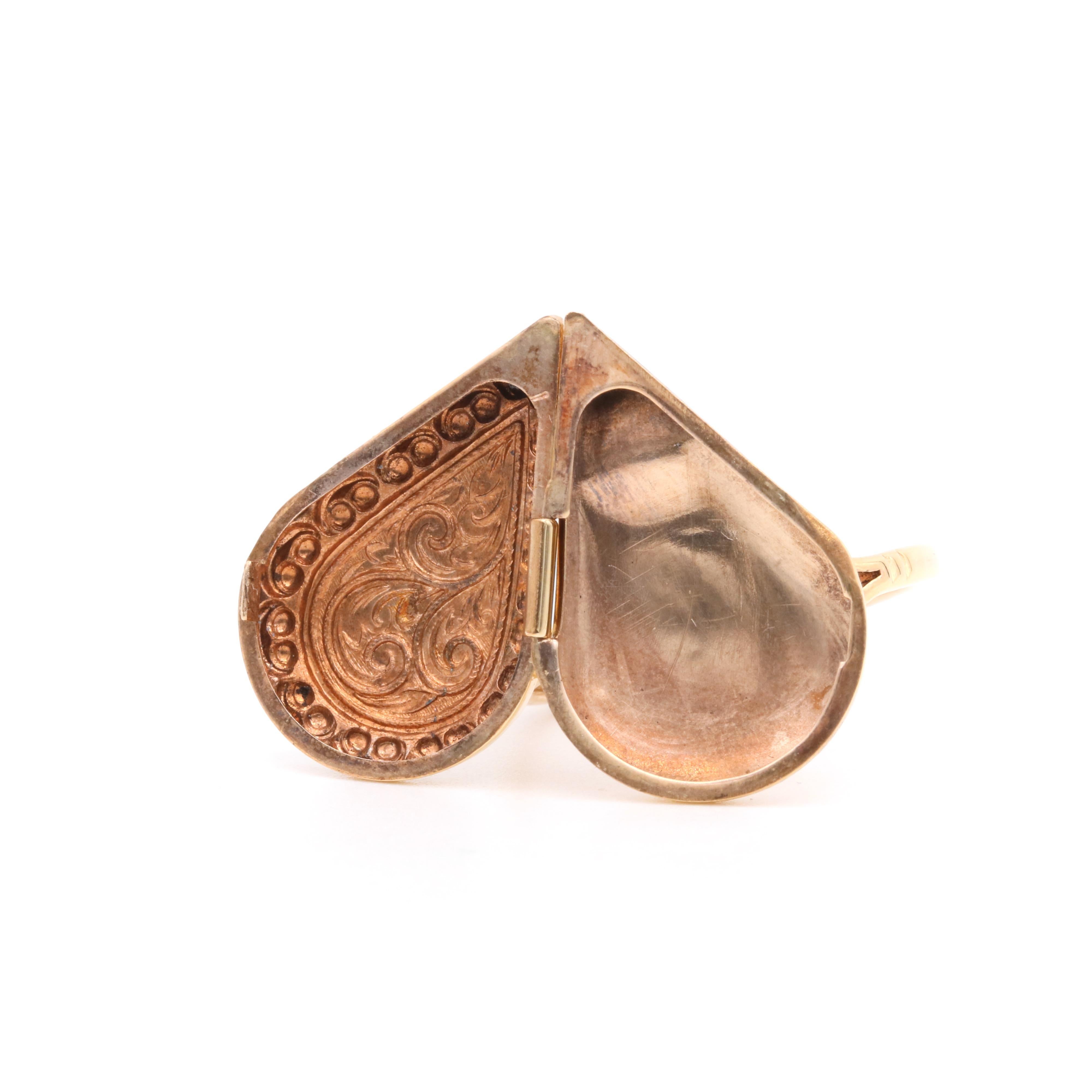 Vintage 1970s 9K Yellow Gold Teardrop Shaped Engraved Locket Ring 5