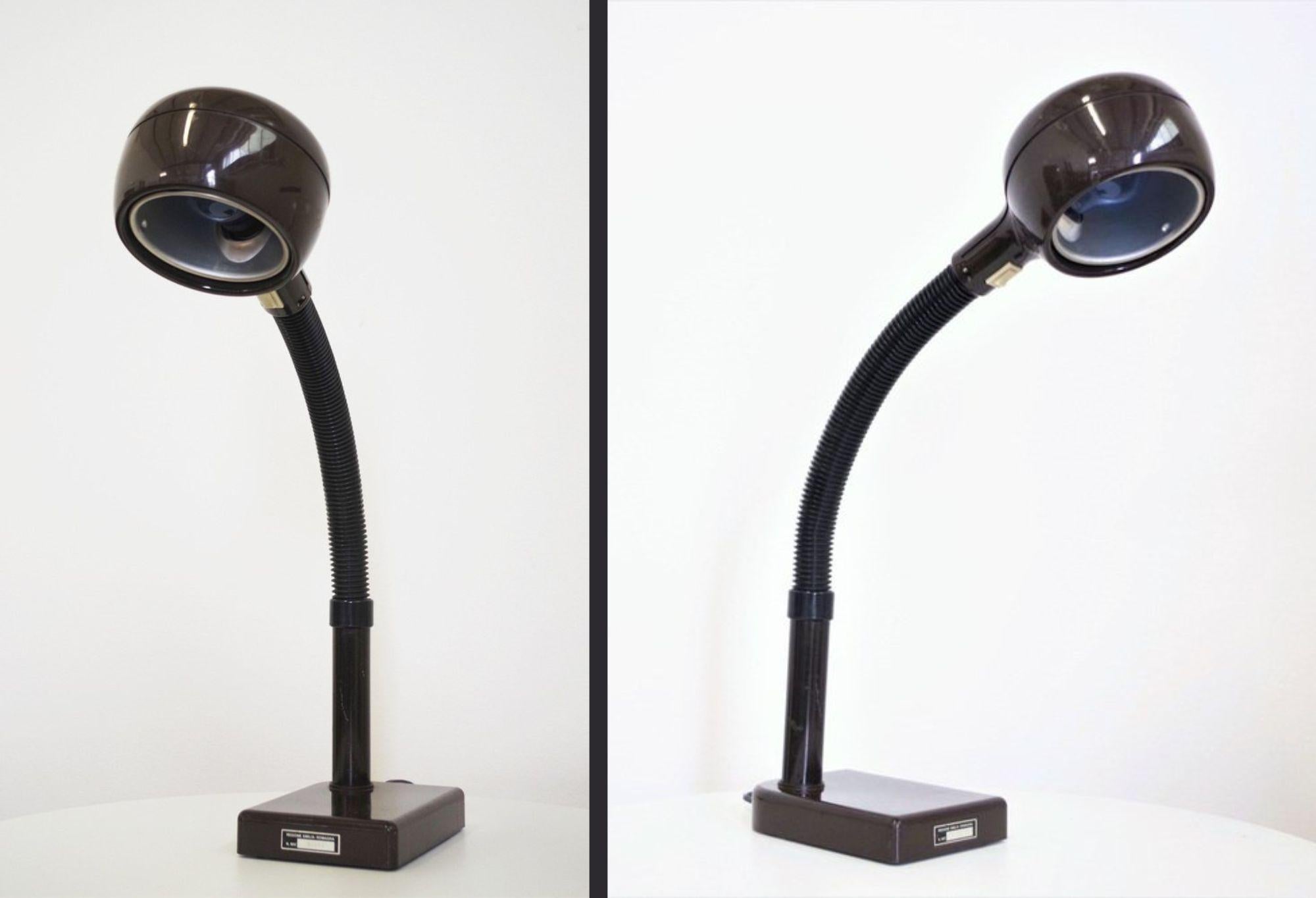 Vintage 1970s Adjustable Table Lamp by Vico Magistretti - Iconic Design

Illuminate your space with a true masterpiece of Italian mid-century design. This vintage adjustable table lamp by Vico Magistretti from the 1970s exudes sophistication and