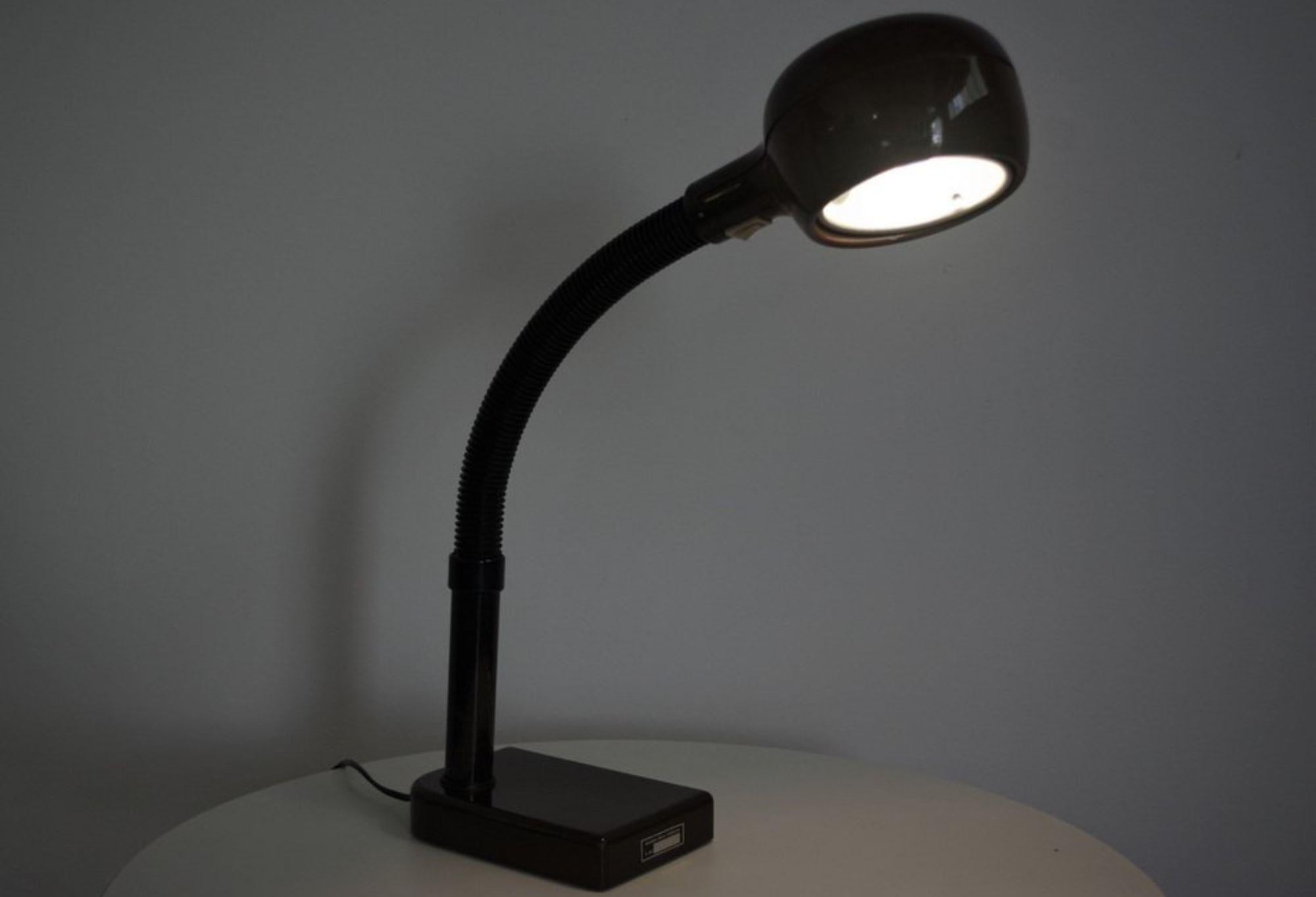 Italian Vintage 1970s Adjustable Table Lamp by Vico Magistretti - Iconic Design For Sale