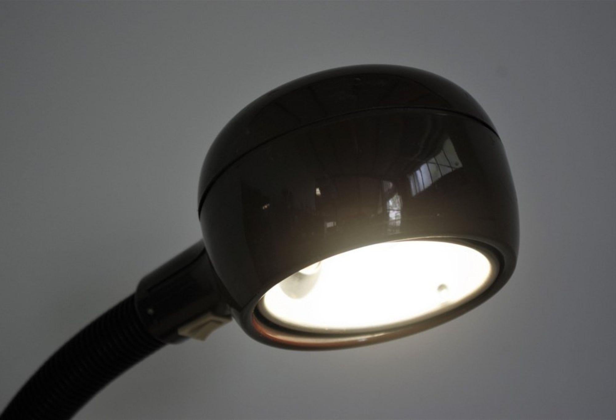 Vintage 1970s Adjustable Table Lamp by Vico Magistretti - Iconic Design In Good Condition For Sale In Manzano, IT