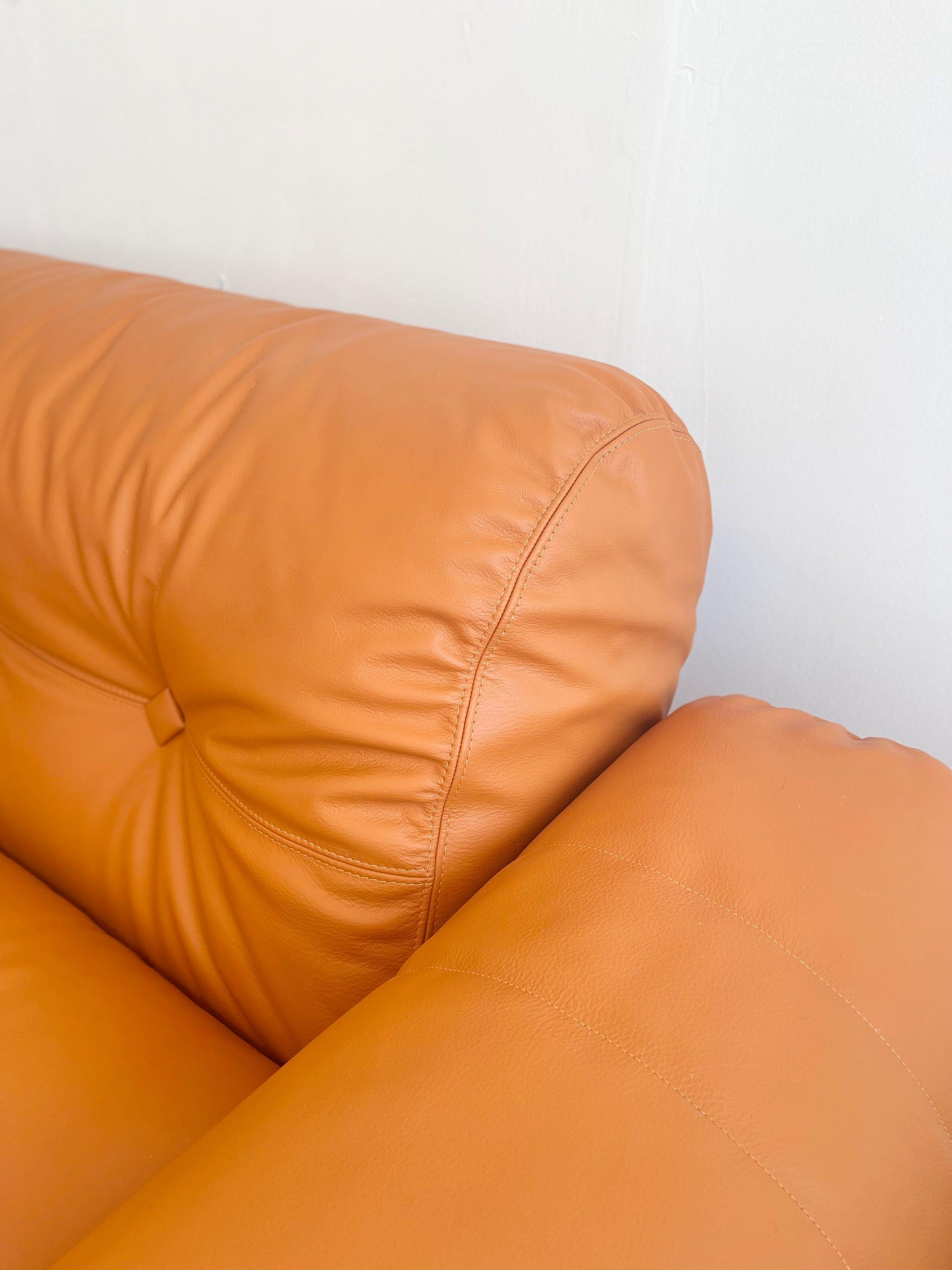 Adriano Piazzesi 1970s Sofa Newly Upholstered with Copper Brown Italian Leather For Sale 5