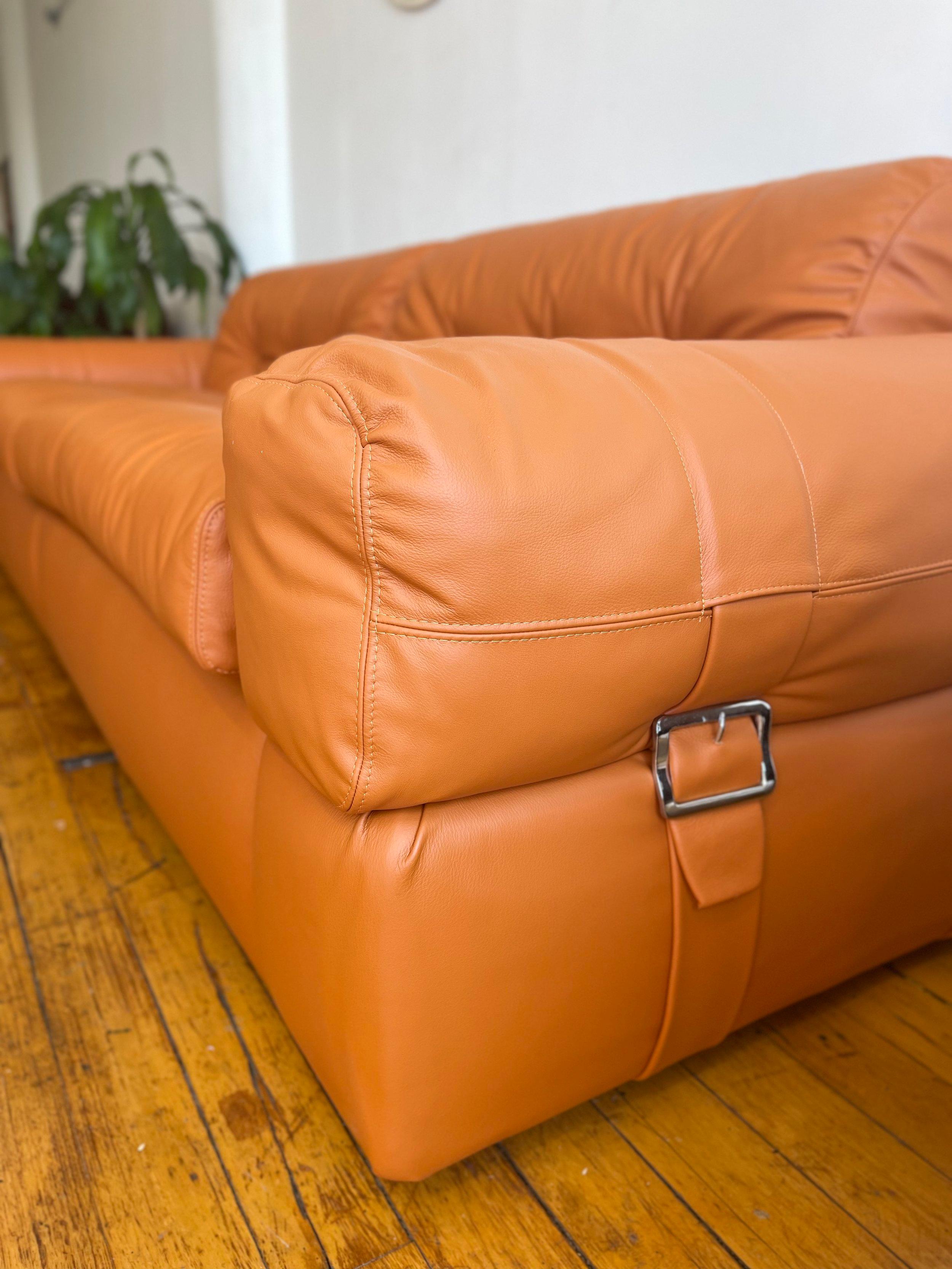 Adriano Piazzesi 1970s Sofa Newly Upholstered with Copper Brown Italian Leather For Sale 8