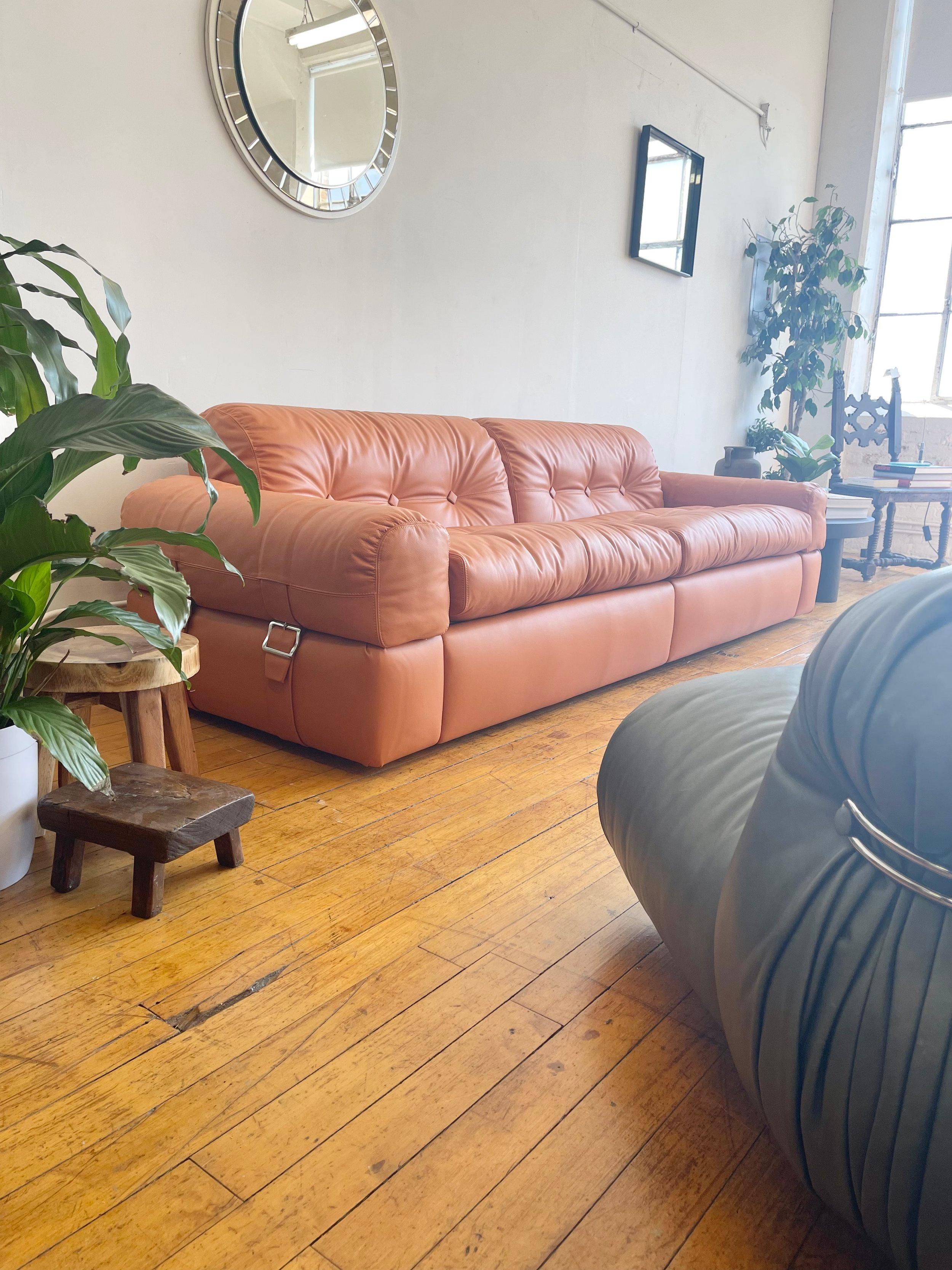 Adriano Piazzesi 1970s Sofa Newly Upholstered with Copper Brown Italian Leather For Sale 2