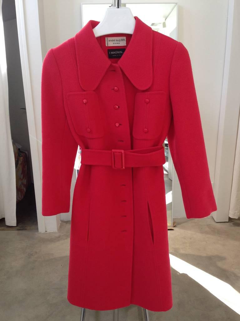 70s Andre Laug double face wool coat with belt and pocket.
color : light red ( slightly pink) Size: Medium - 6
Shoulder to shoulder : 16 inches
Bust : 38 inches
Waist : 38 inches
Hip 20” inches
Length from shoulder to hem : 36”
Sleeve length is :