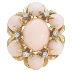 Anello da cocktail in corallo con pelle d
angelo e diamanti, vintage anni 
70