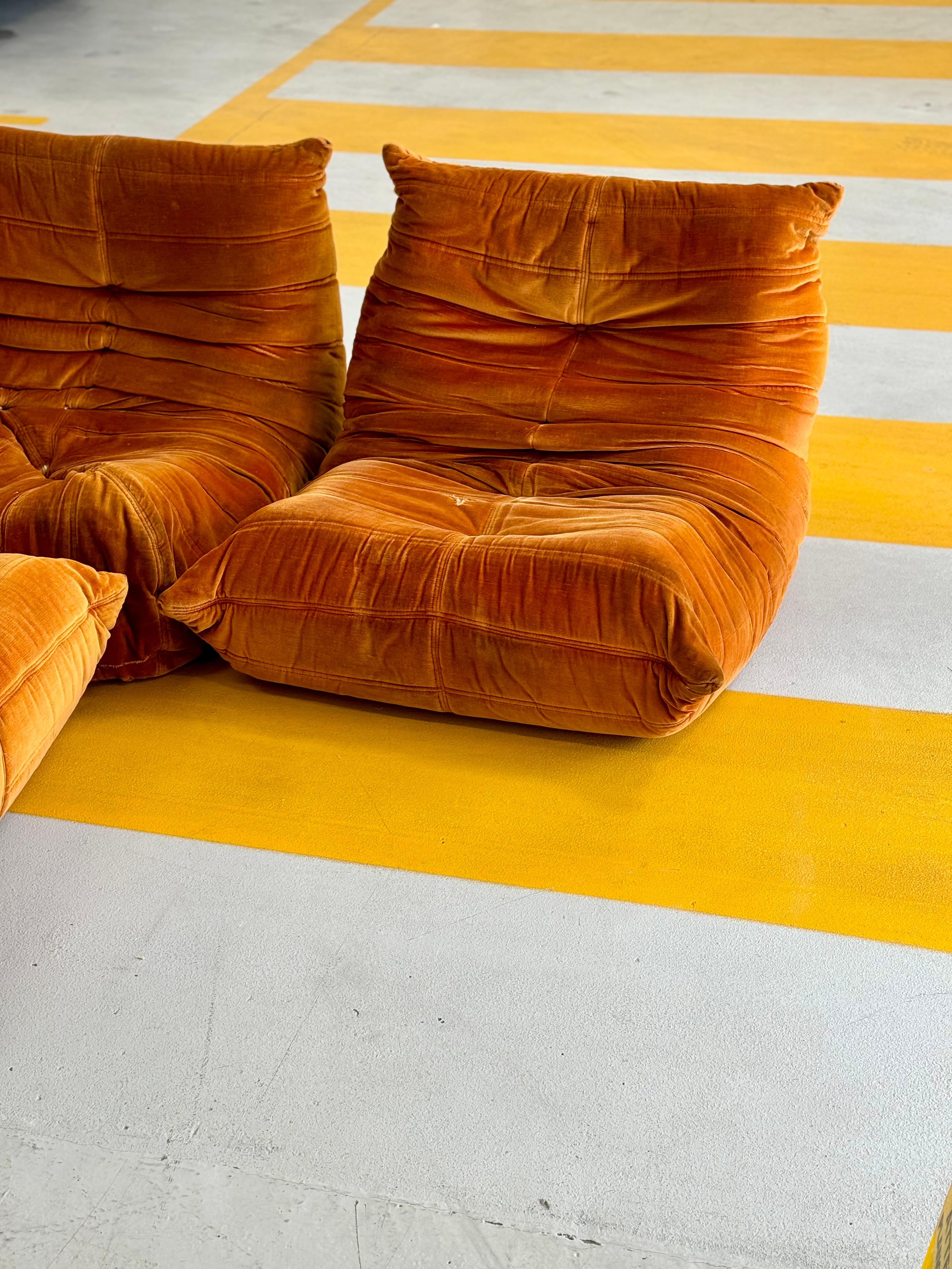 Vintage 1970’s Arconas Togo Set In Distressed Condition For Sale In Toronto, CA