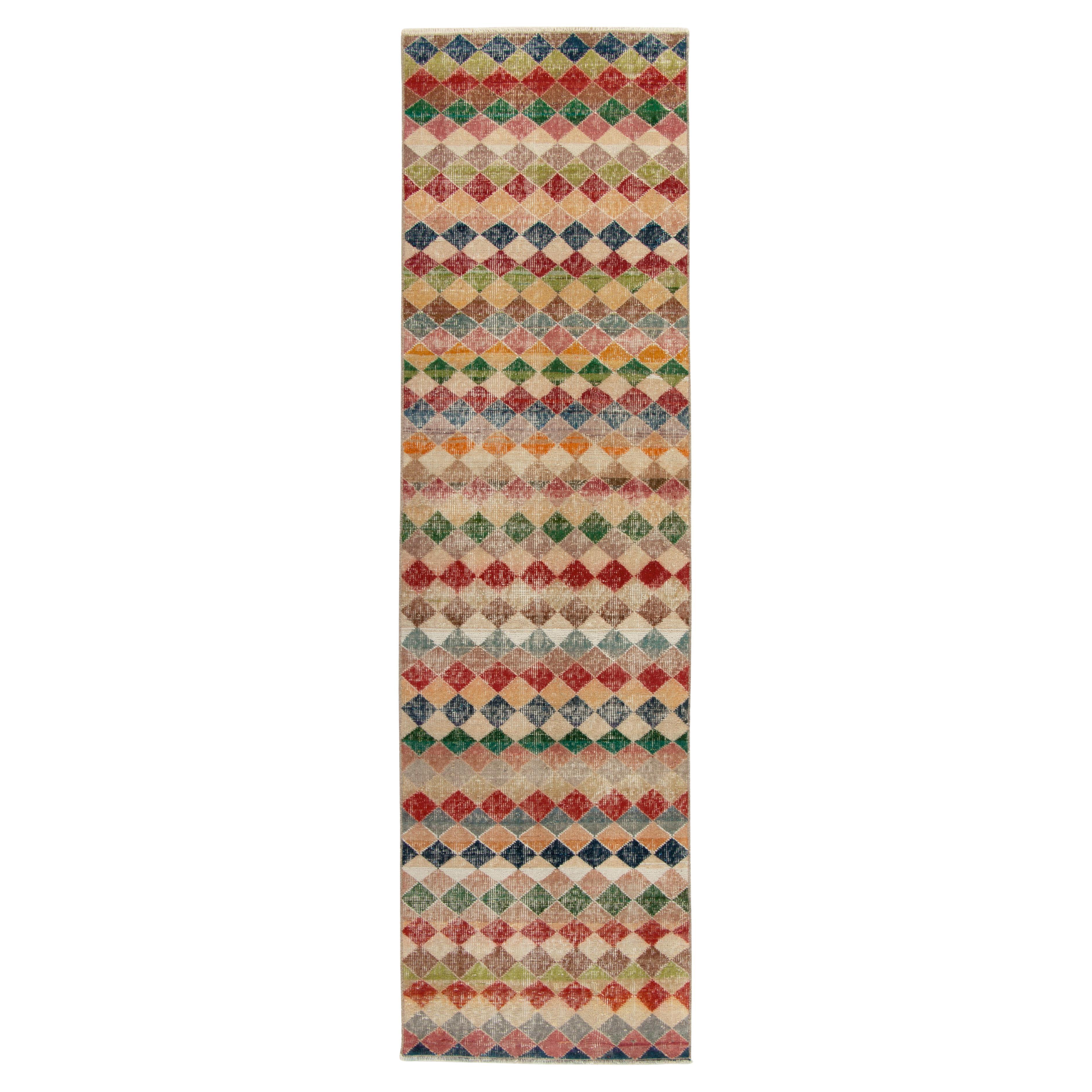 Tapis de couloir Art Déco vintage des années 1970 à motif géométrique multicolore par Rug & Kilim