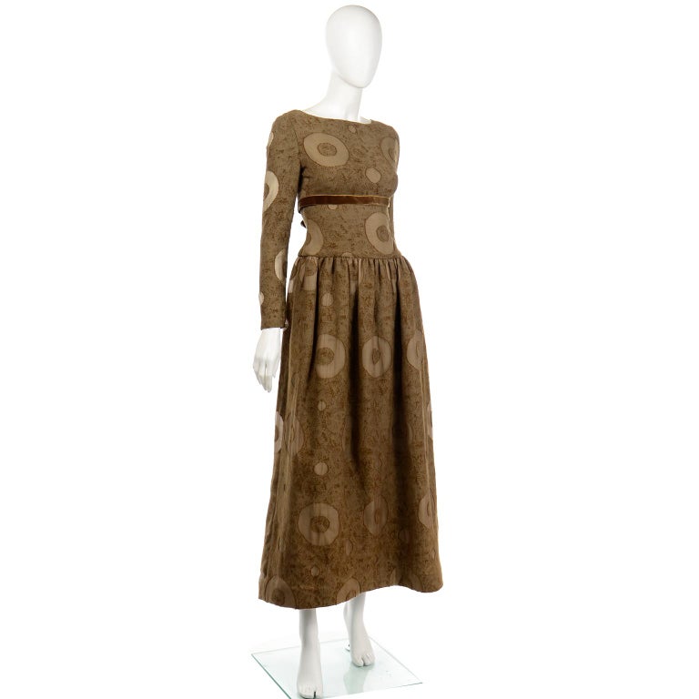 Vintage 1970s Bill Blass Brown Circle Print Dress With Velvet Ribbon In Excellent Condition For Sale In Portland, OR