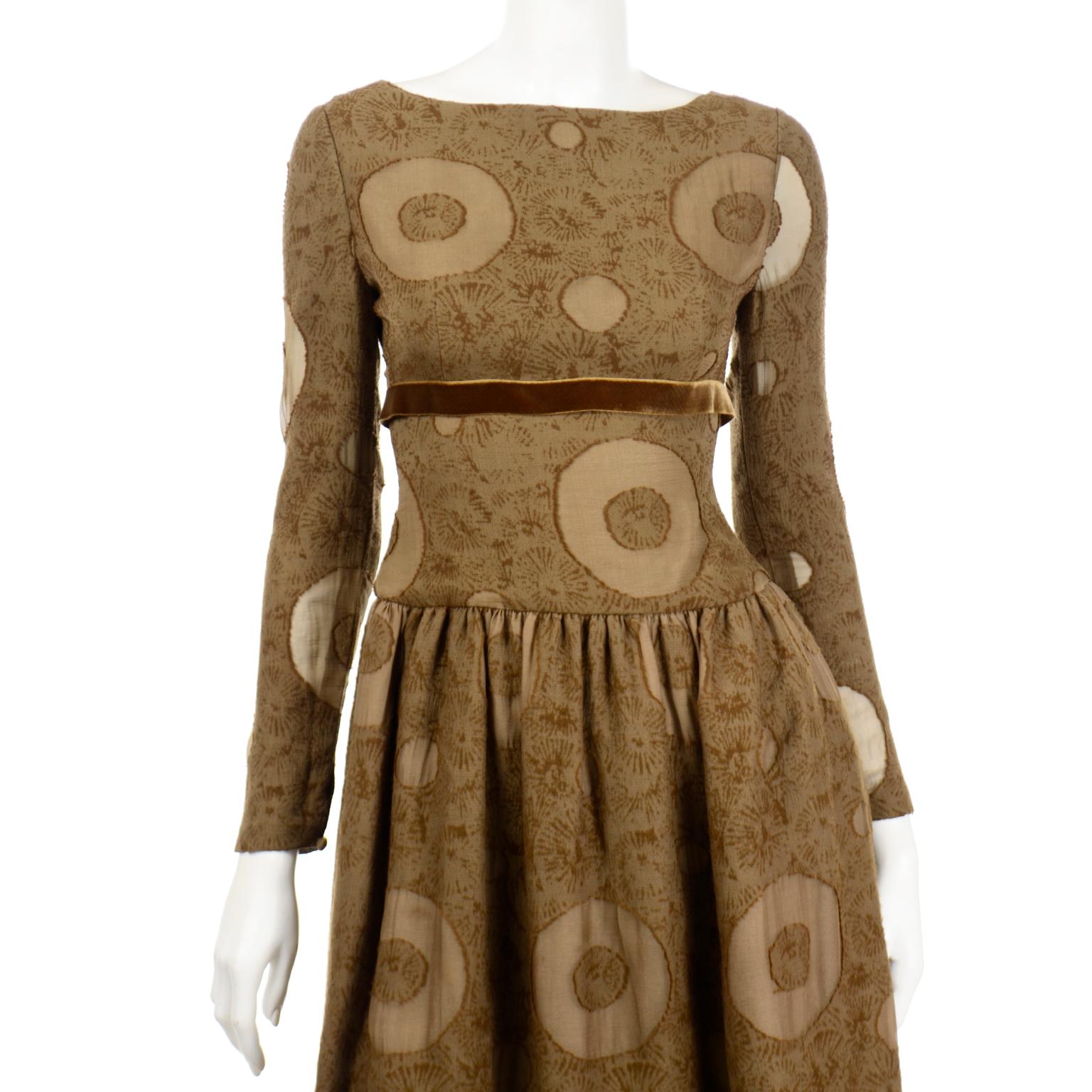 Vintage 1970s Bill Blass Brown Circle Print Dress With Velvet Ribbon For Sale 6