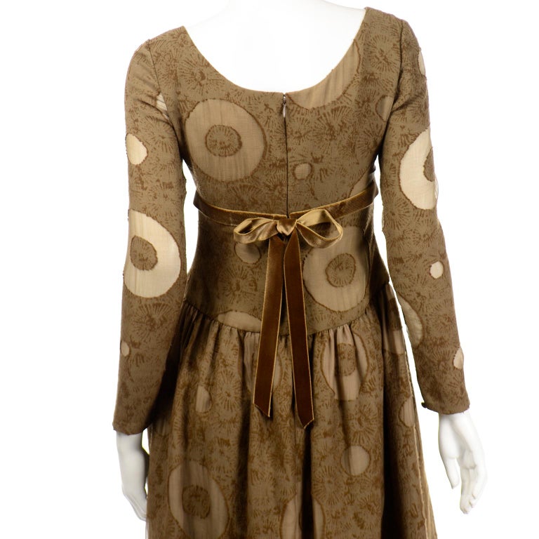 Vintage 1970s Bill Blass Brown Circle Print Dress With Velvet Ribbon For Sale 3