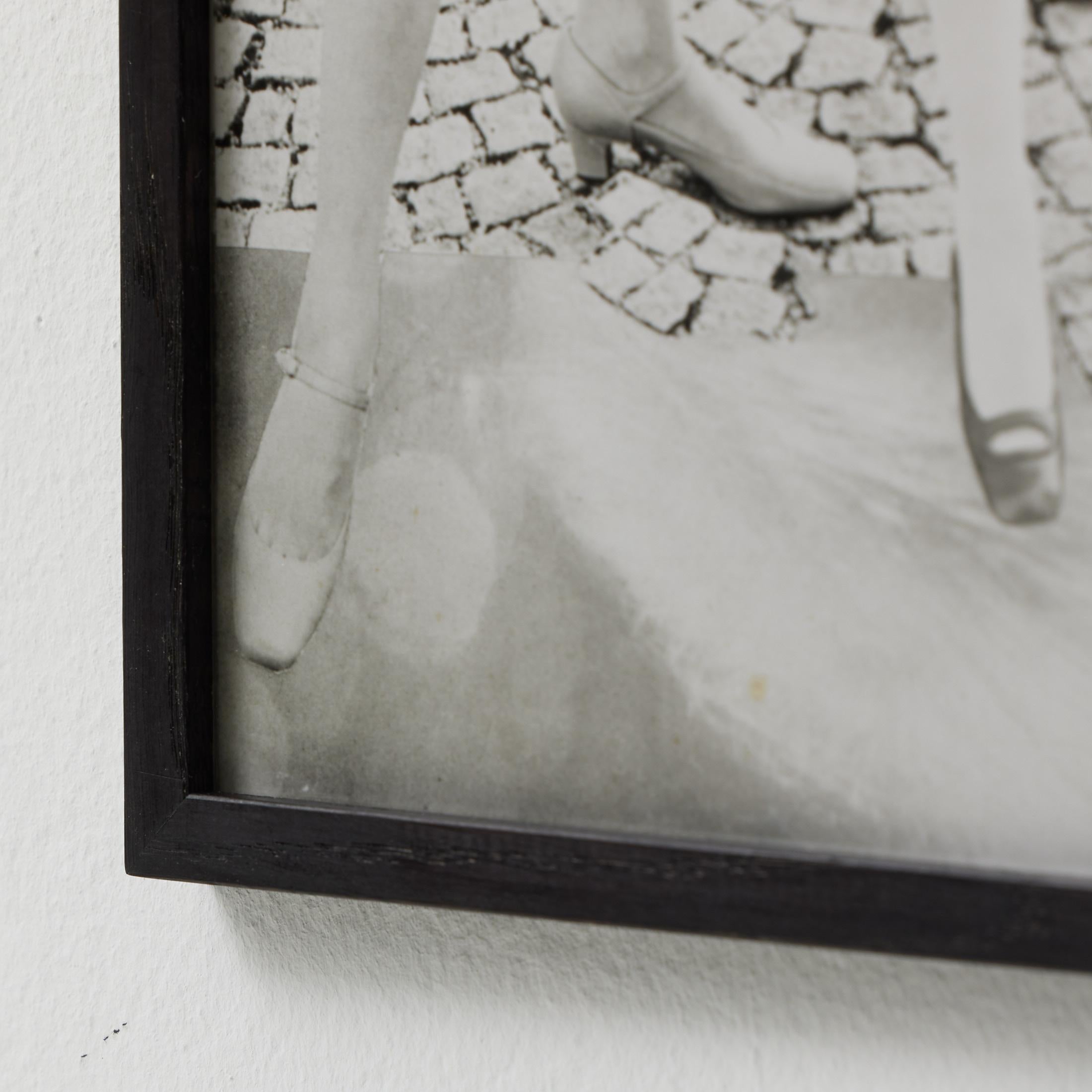 Schwarze und weiße Archivfotografie einer Hannah Höch Dada Collage aus den 1970er Jahren im Angebot 6