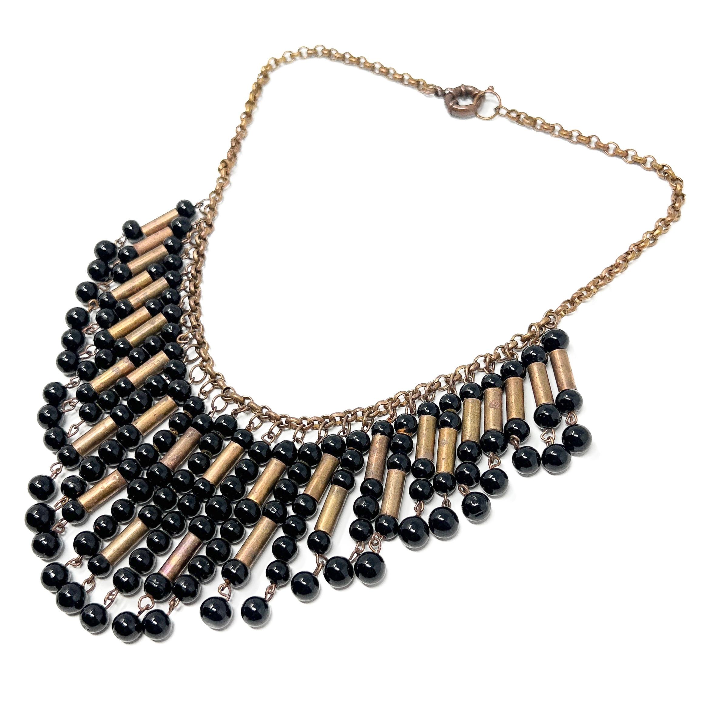 Collana con frange di perle di vetro nere vintage degli anni '70 in vendita 2