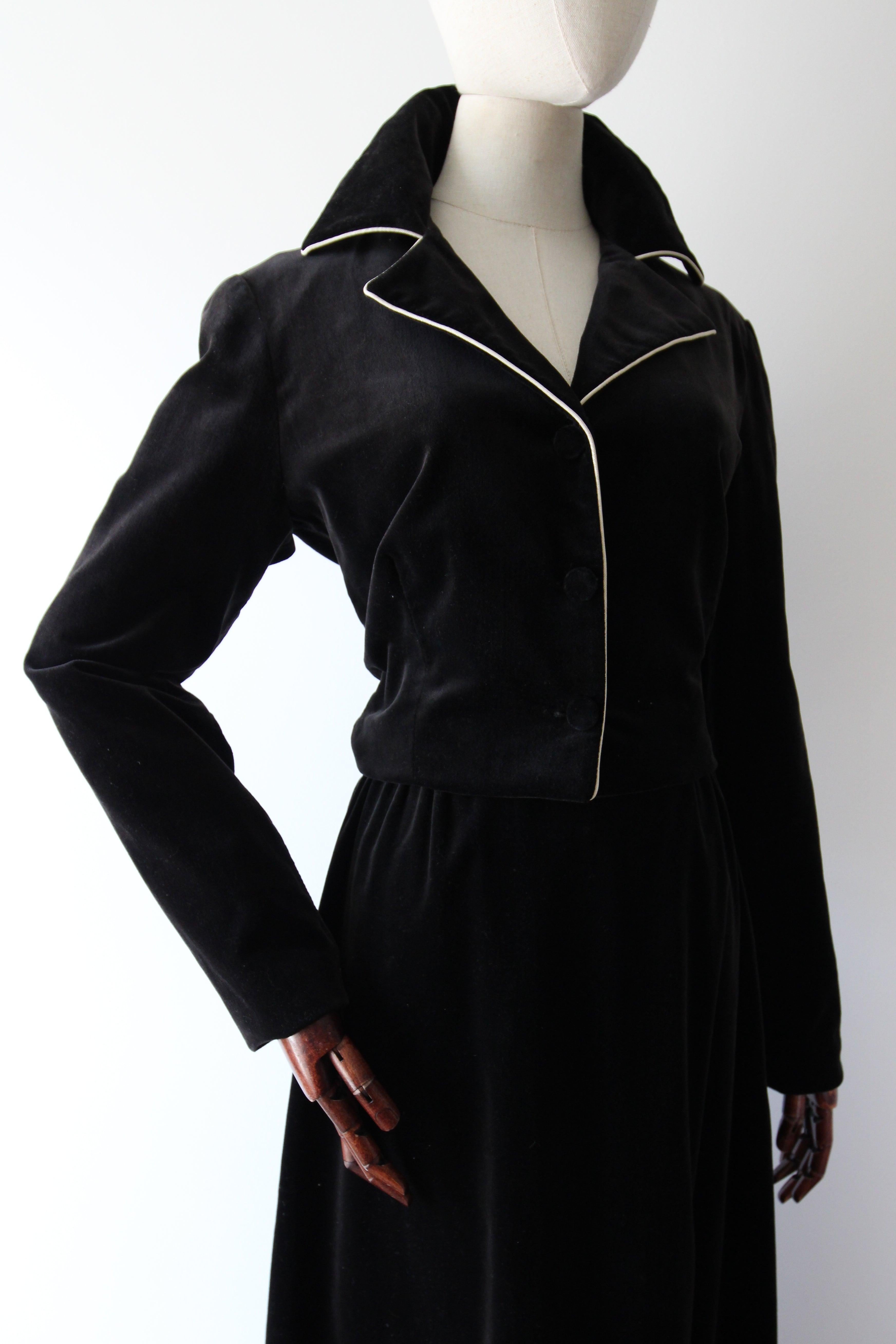 Vintage 1970's Black Velvet Pleated Tulip Skirt and Jacket Set 1970's Suit UK 8 For Sale 2
