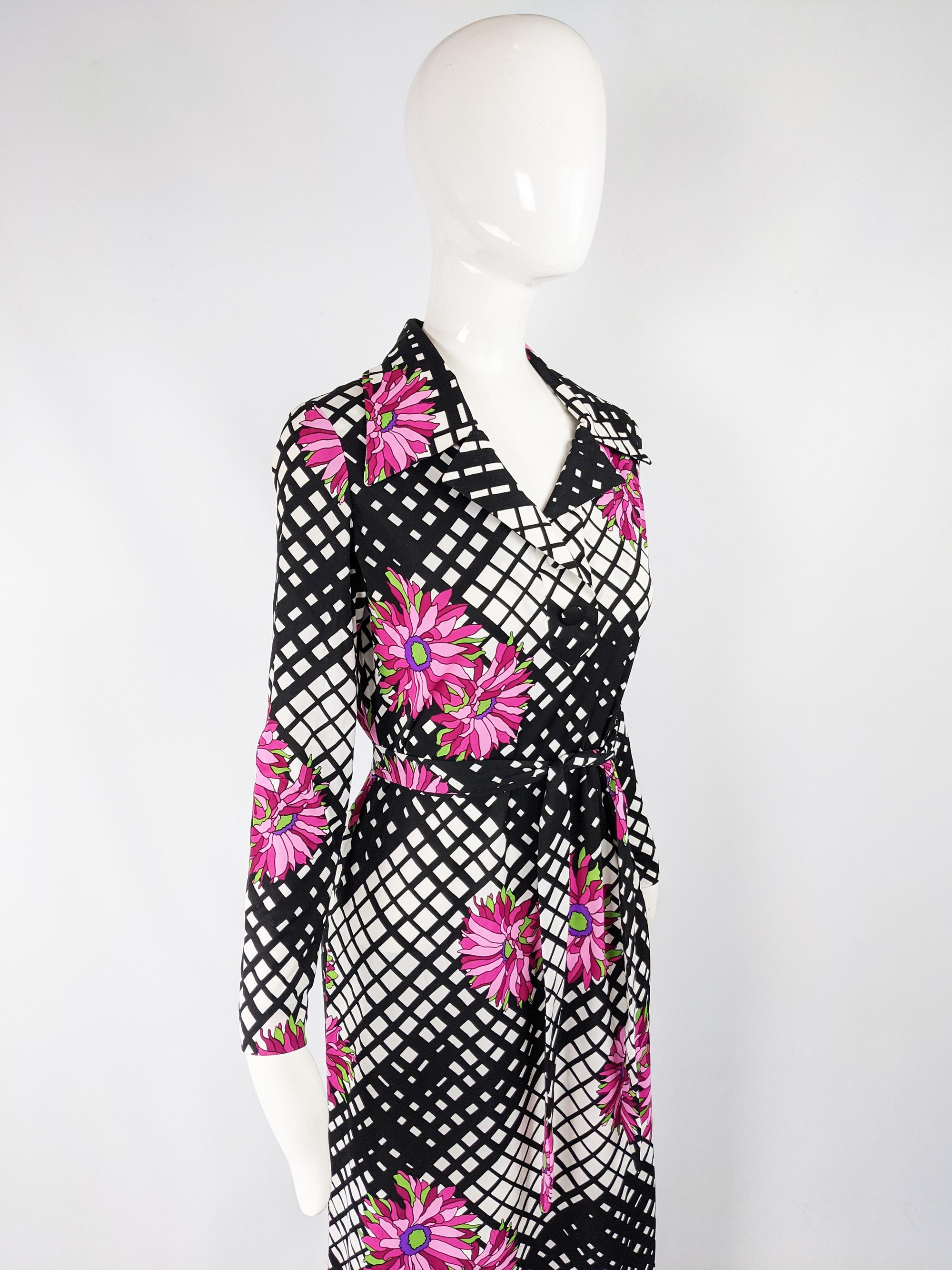 Vintage 1970s Black & White Print Maxi Dress For Sale 2