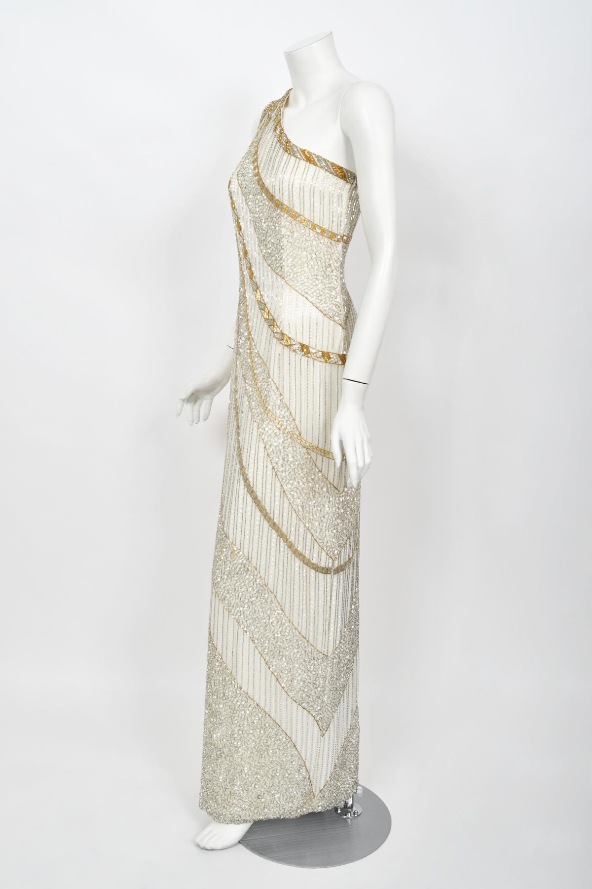 Vintage 1984 Bob Mackie Dokumentiertes elfenbeinfarbenes perlenbesetztes One-Shoulder-Göttin-Kleid aus Seide 3