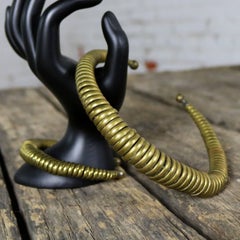 Collana girocollo e bracciale a spirale in ottone vintage degli anni '70