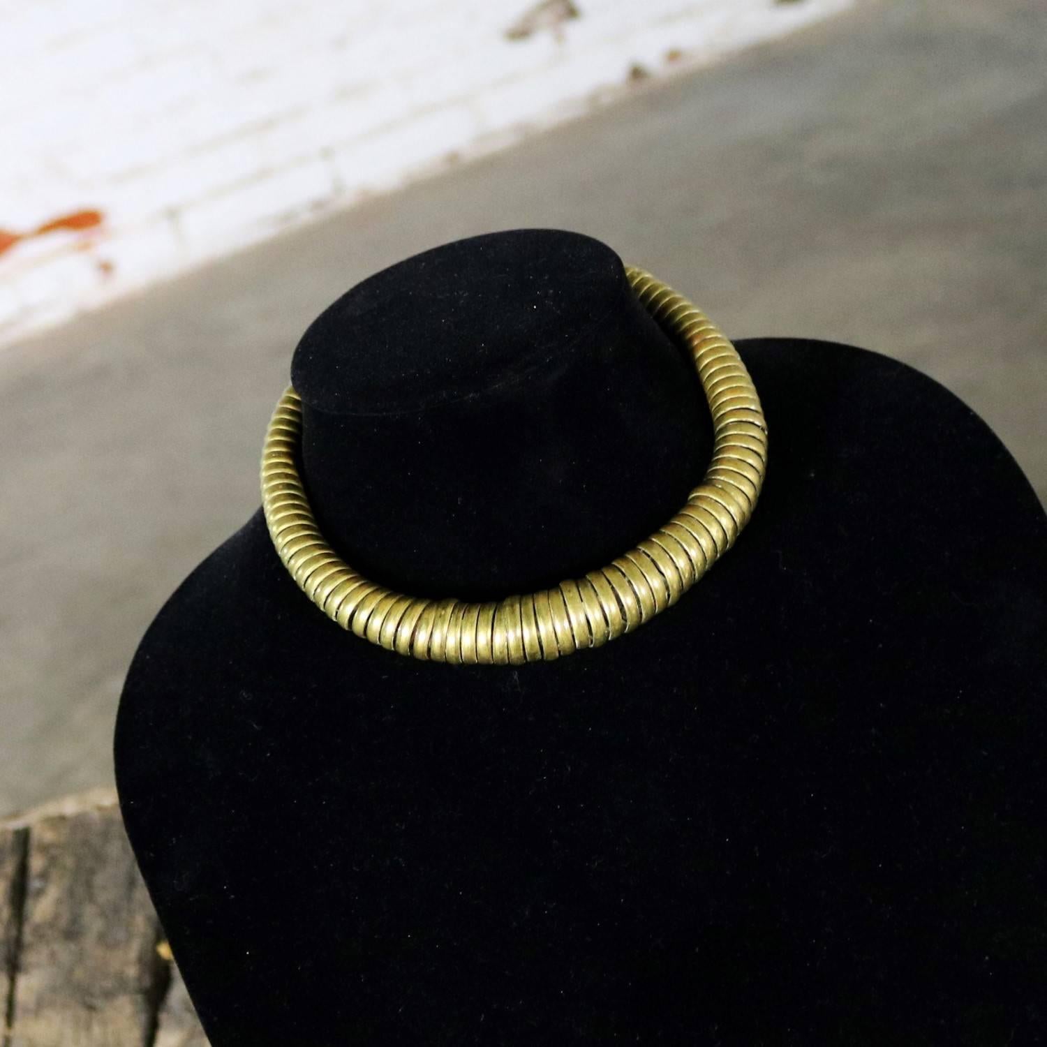 Vintage 1970s Brass Coil Choker Necklace and Cuff Bracelet In Good Condition For Sale In Topeka, KS